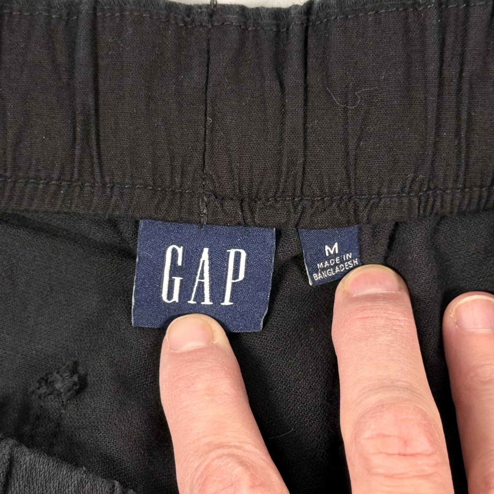 Gap Gap Cargo Pants Black Twill Elastic Waist Relaxed Straight Leg M Womens 30in Inseam 28in 90s Grunge Utilitarian Casual Workwear Style: S/541219-03 Size 32" / US 10 / IT 46 - 5 Thumbnail