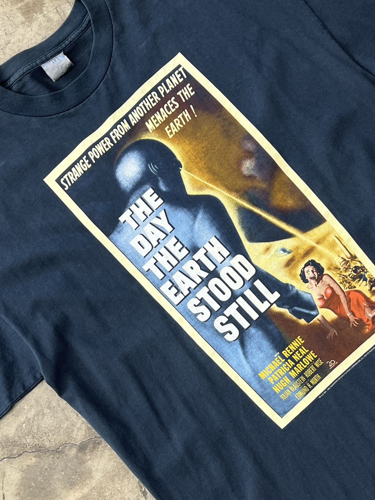 Vintage Vintage 1995 Day the Earth Stood Still Movie Promo Tee XL Size US XL / EU 56 / 4 - 1 Thumbnail