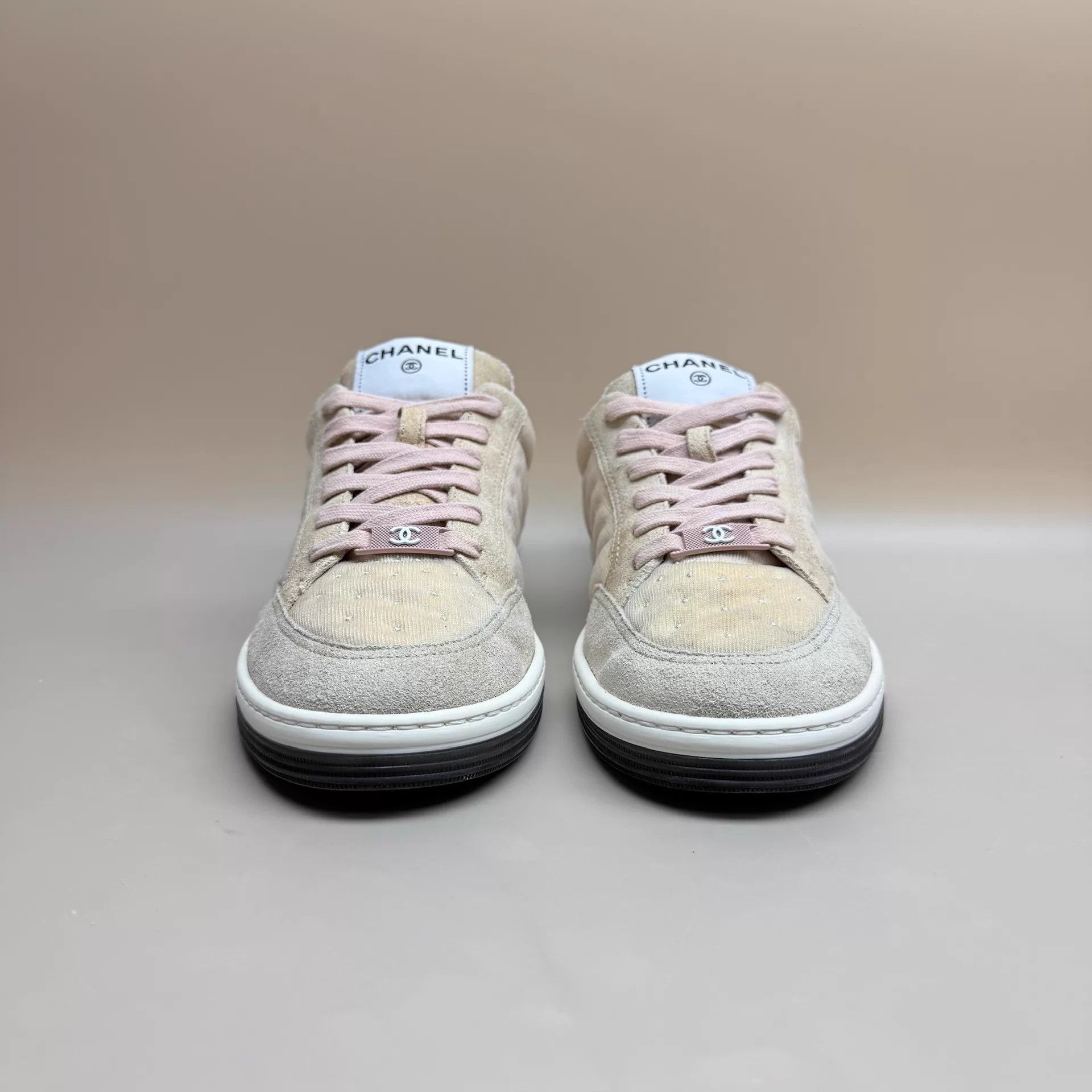Chanel CHANEL White-Pink CC Suede Sneakers EUR 36.5 95 New Size US 6 / IT 36 - 2 Thumbnail