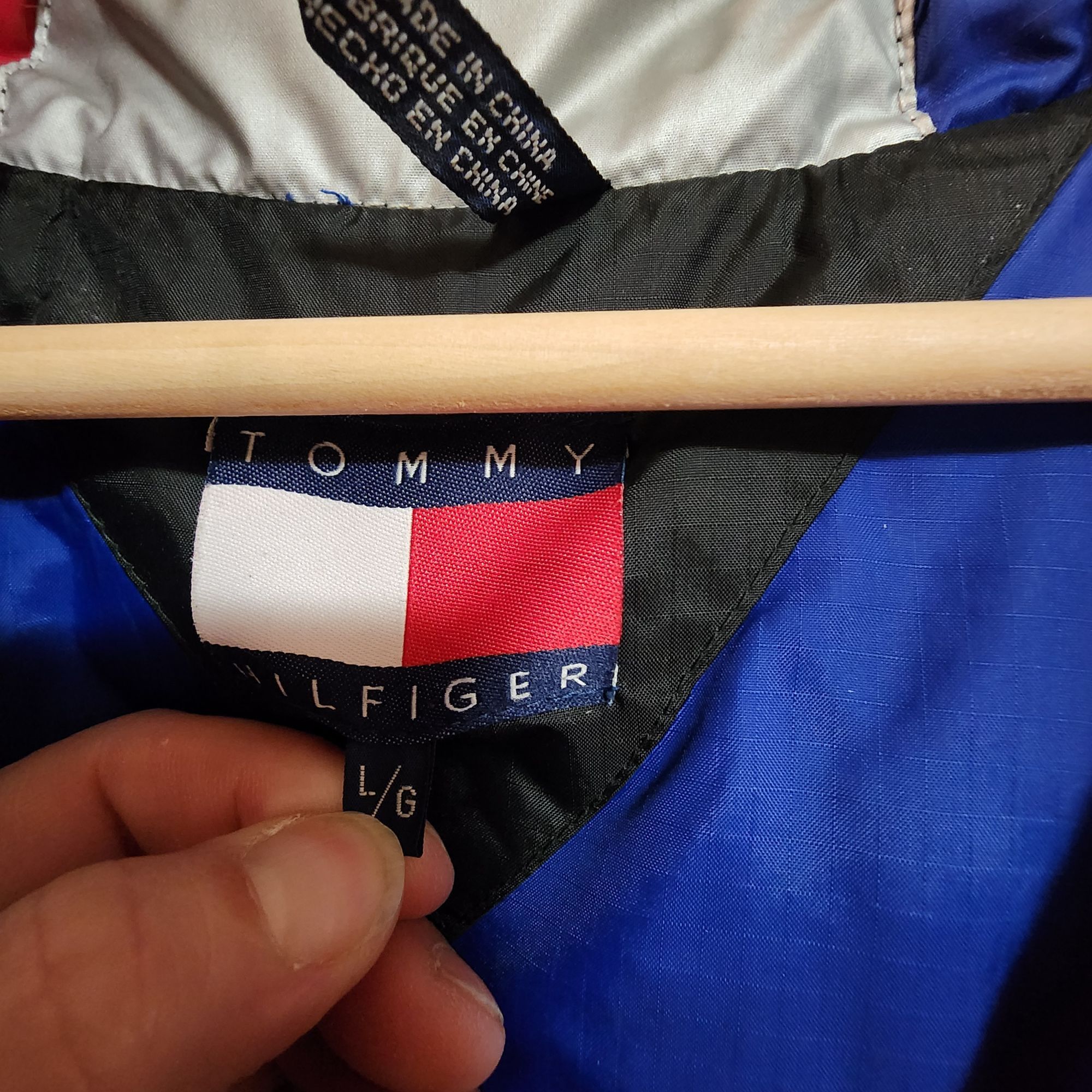 Tommy Hilfiger Vintage Tommy Hilfiger Athletic Gear Bubble Jacket Mens Size Size US L / EU 52-54 / 3 - 3 Thumbnail