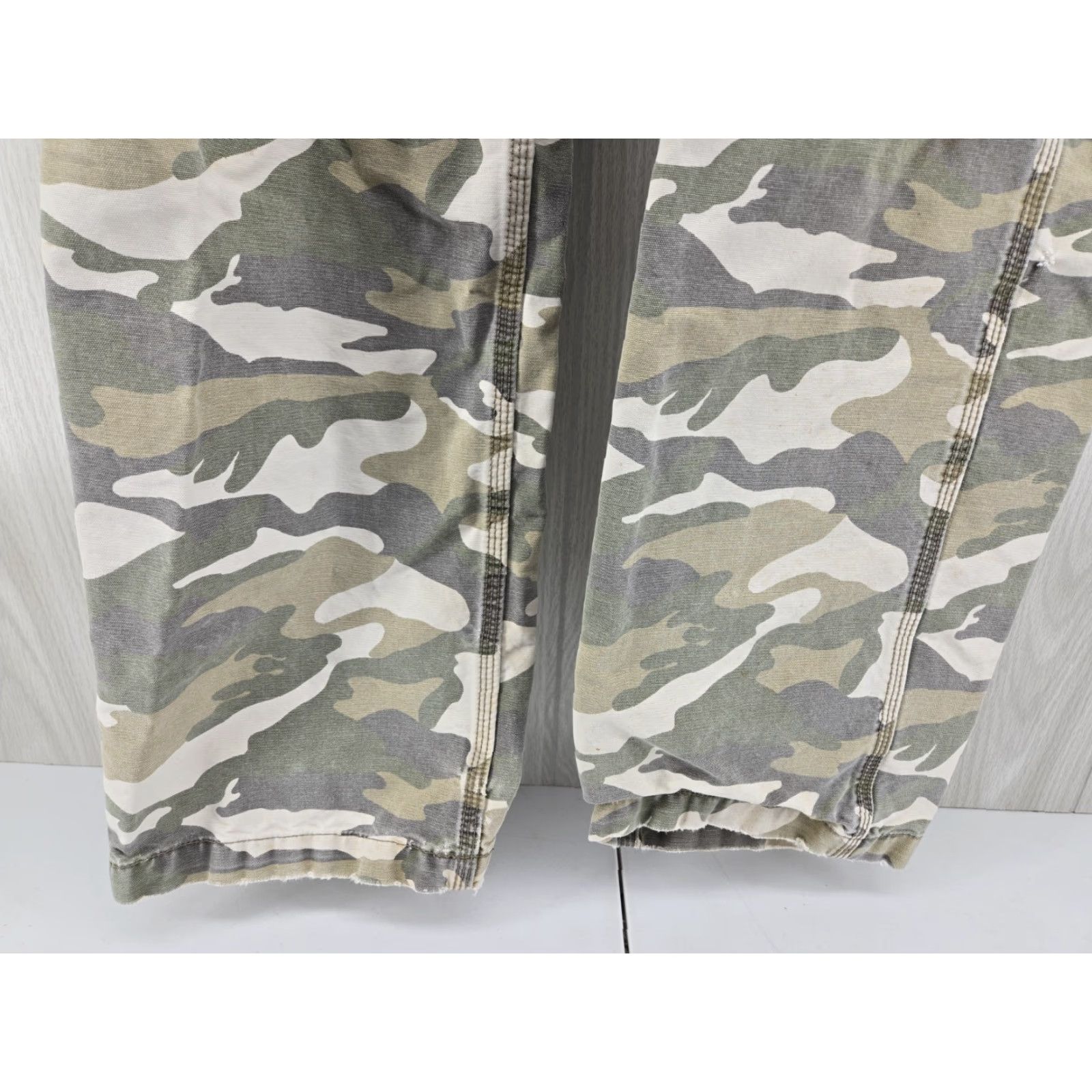 Carhartt VINTAGE Carhartt Camouflage Pants Mens 36x30 Relaxed Fit Cargo Pocket Cotton Canvas 9" Leg Opening 29" Inseam Mens Size US 35 - 6 Thumbnail