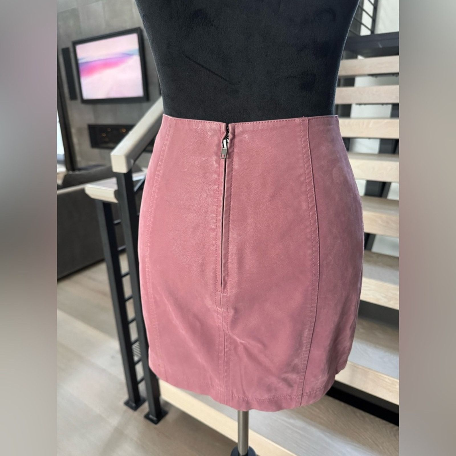 Other New Vegan Suede Blush Mini Skirt size 0 Size 25" / US 0 / IT 36 - 6 Thumbnail
