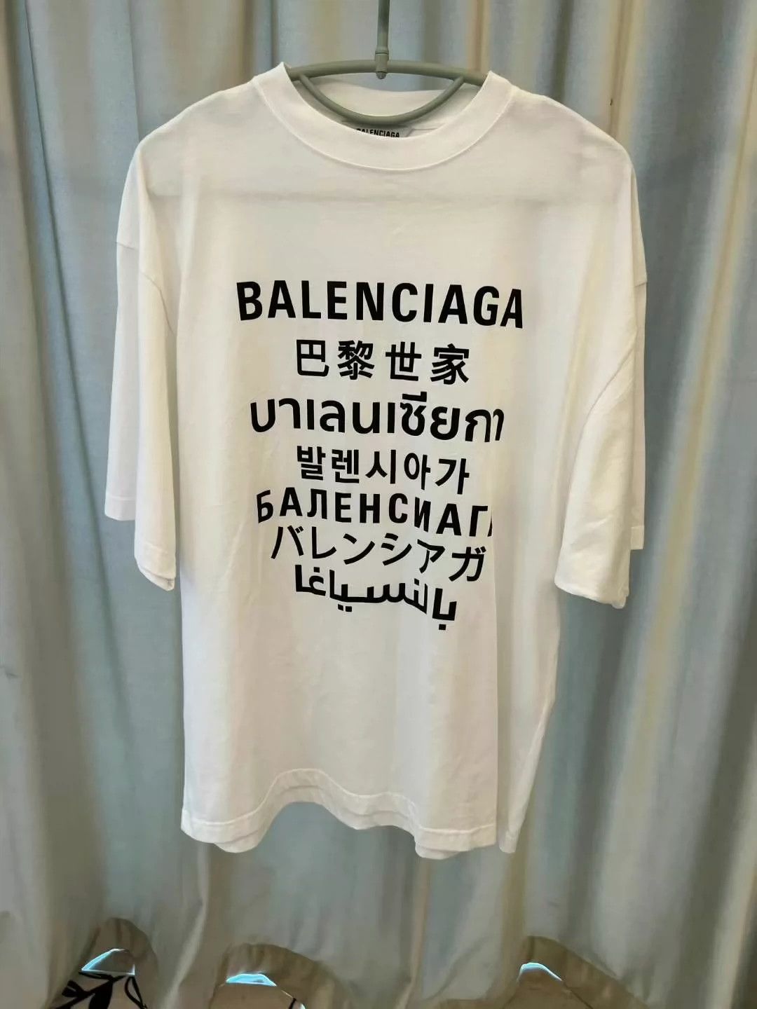 Balenciaga Balenciaga 7-language logo short sleeved T-shirt Size US XS / EU 42 / 0 - 1 Thumbnail