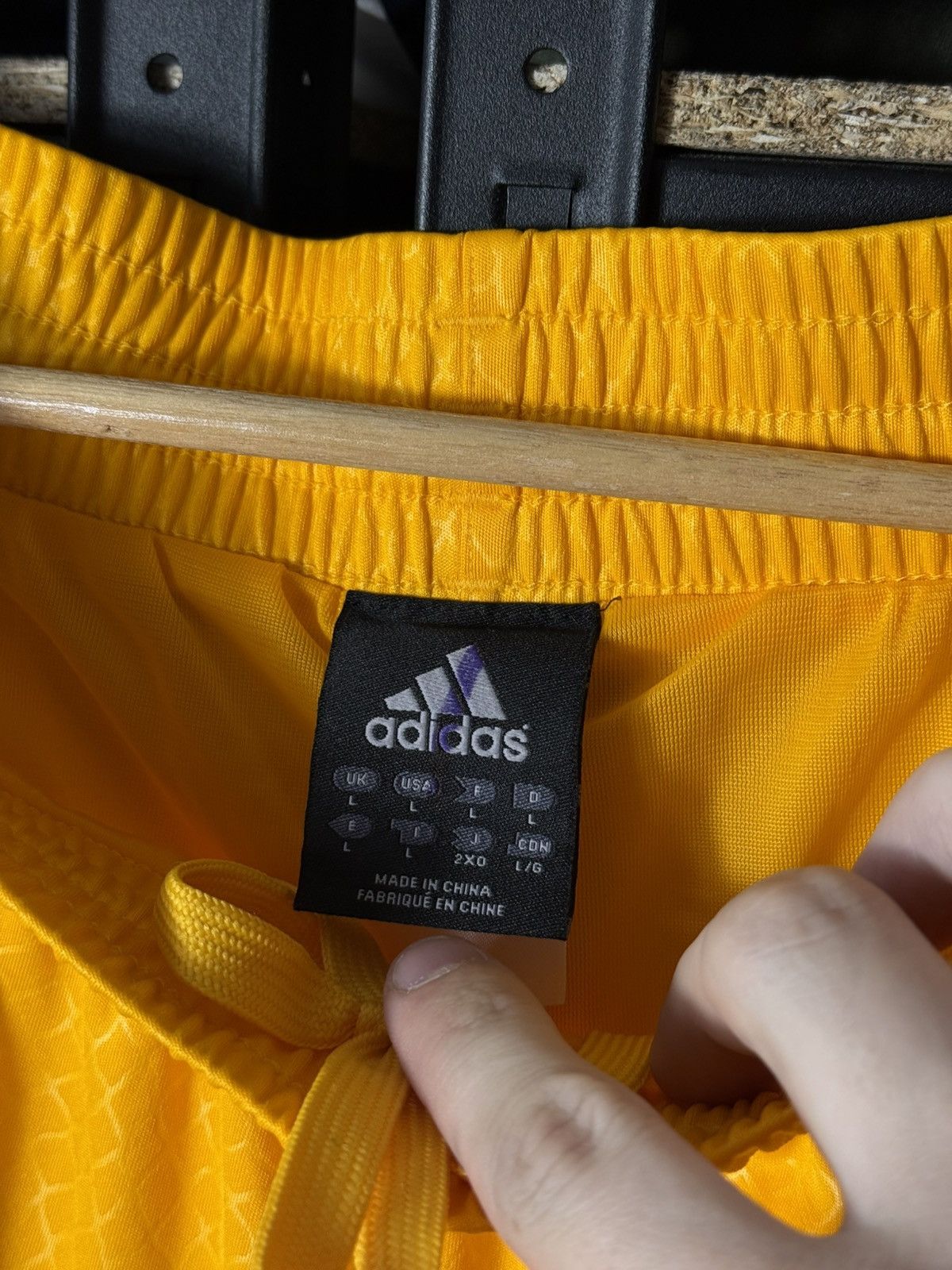 Adidas Vintage Adidas Los Angeles Lakers NBA Basketball Shorts Size US 34 / EU 50 - 5 Thumbnail