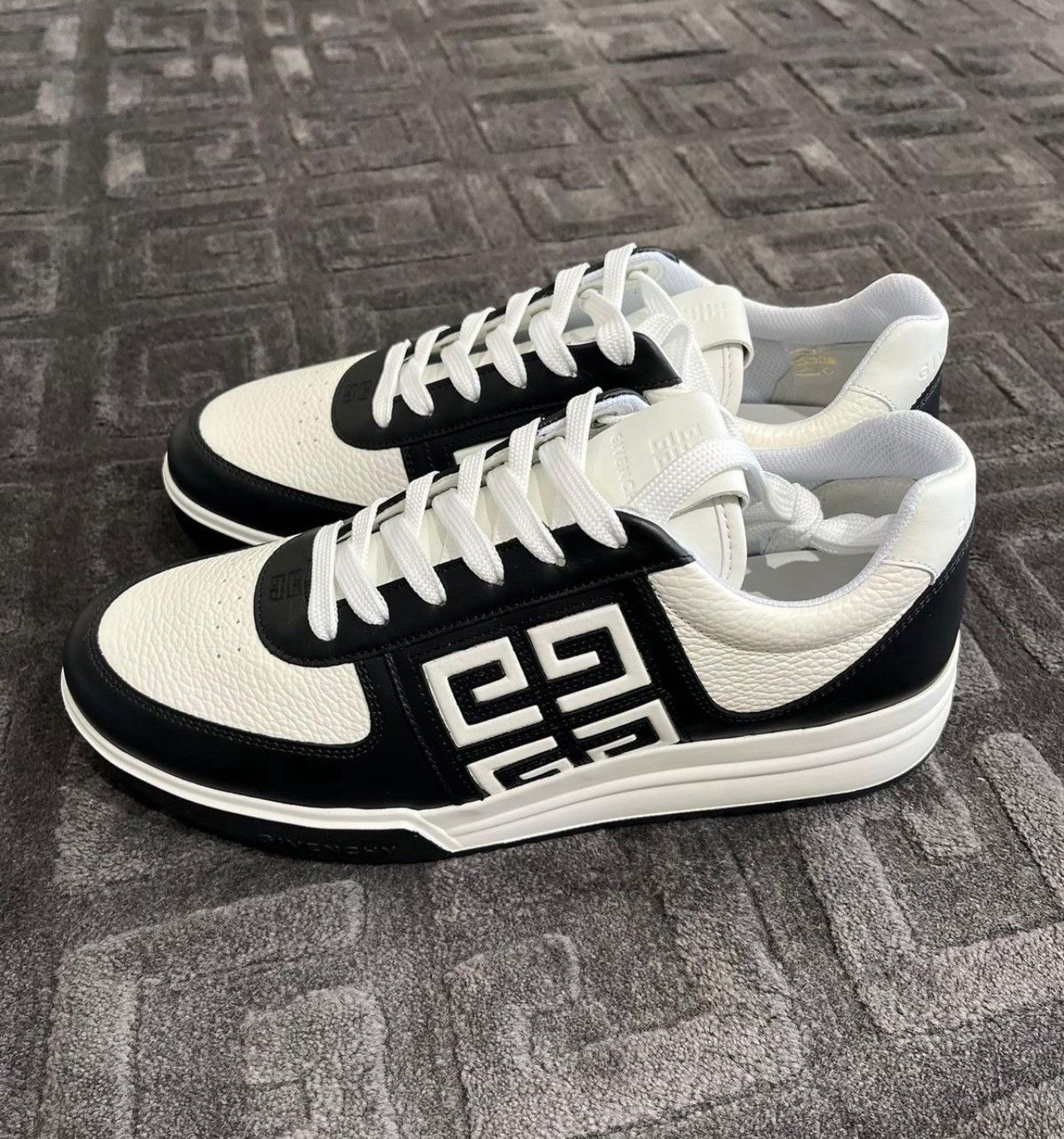 Givenchy Givenchy Square Logo Low Top Sneakers in black and white Size US 10 / EU 43 - 1 Thumbnail