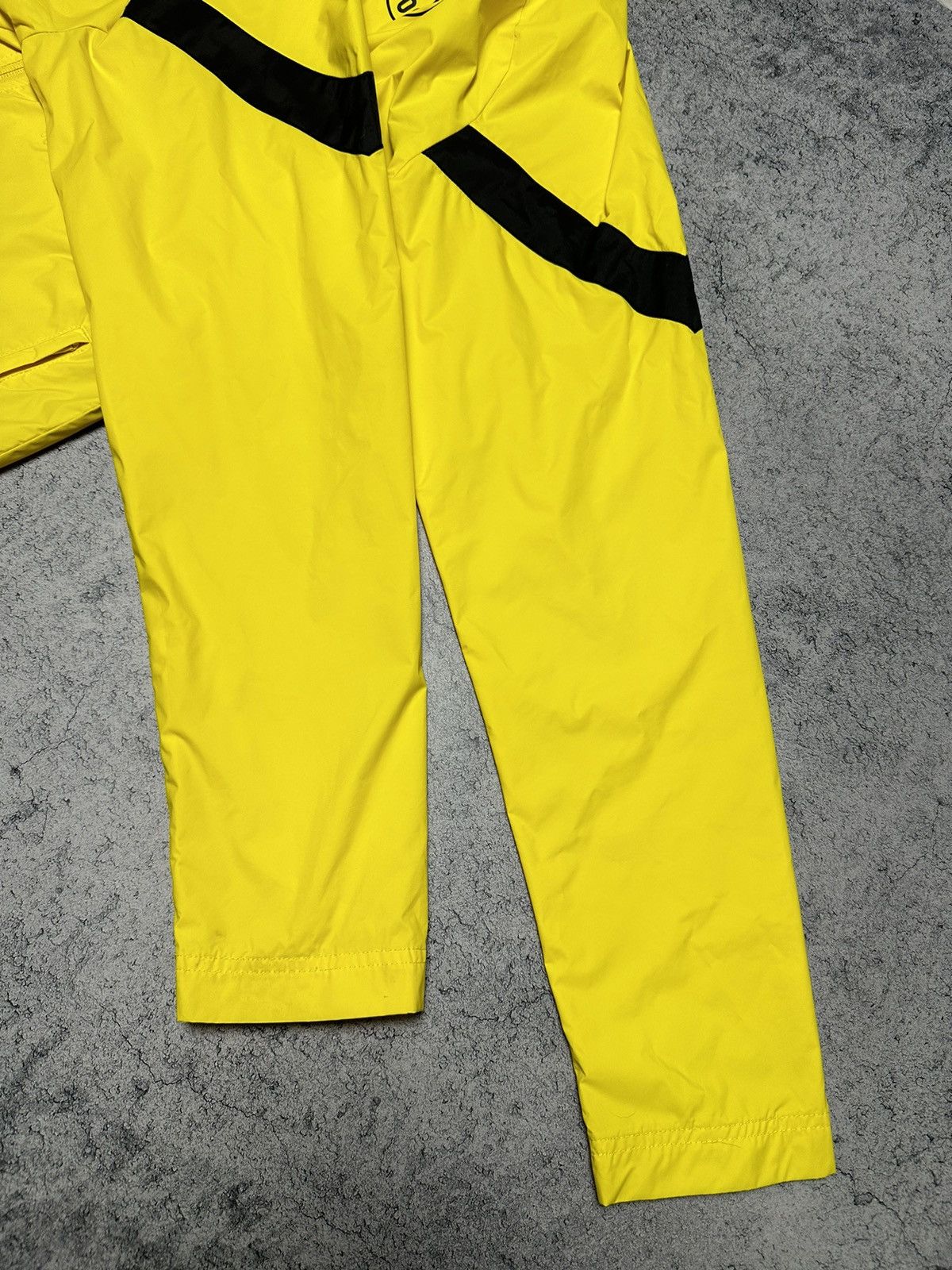 Puma Puma Borussia Dortmund Football Raincell Hooded Jacket Size US S / EU 44-46 / 1 - 7 Thumbnail