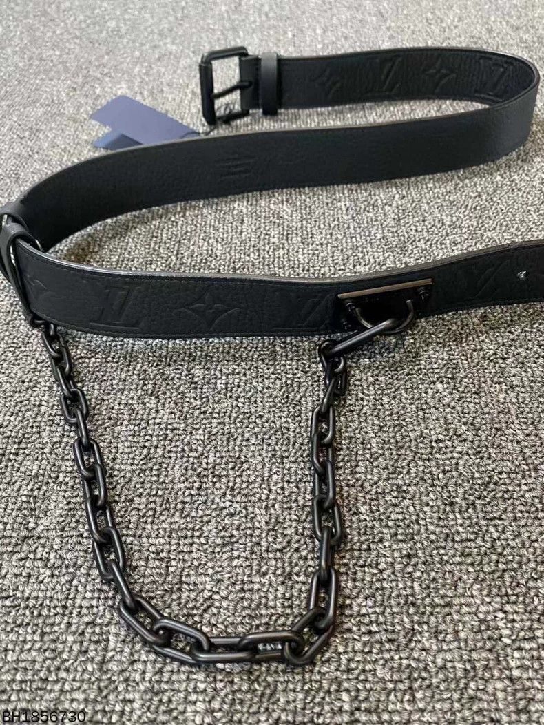 Louis Vuitton Louis Vuitton Black matte embossed logo chain belt Size ONE SIZE - 1 Thumbnail