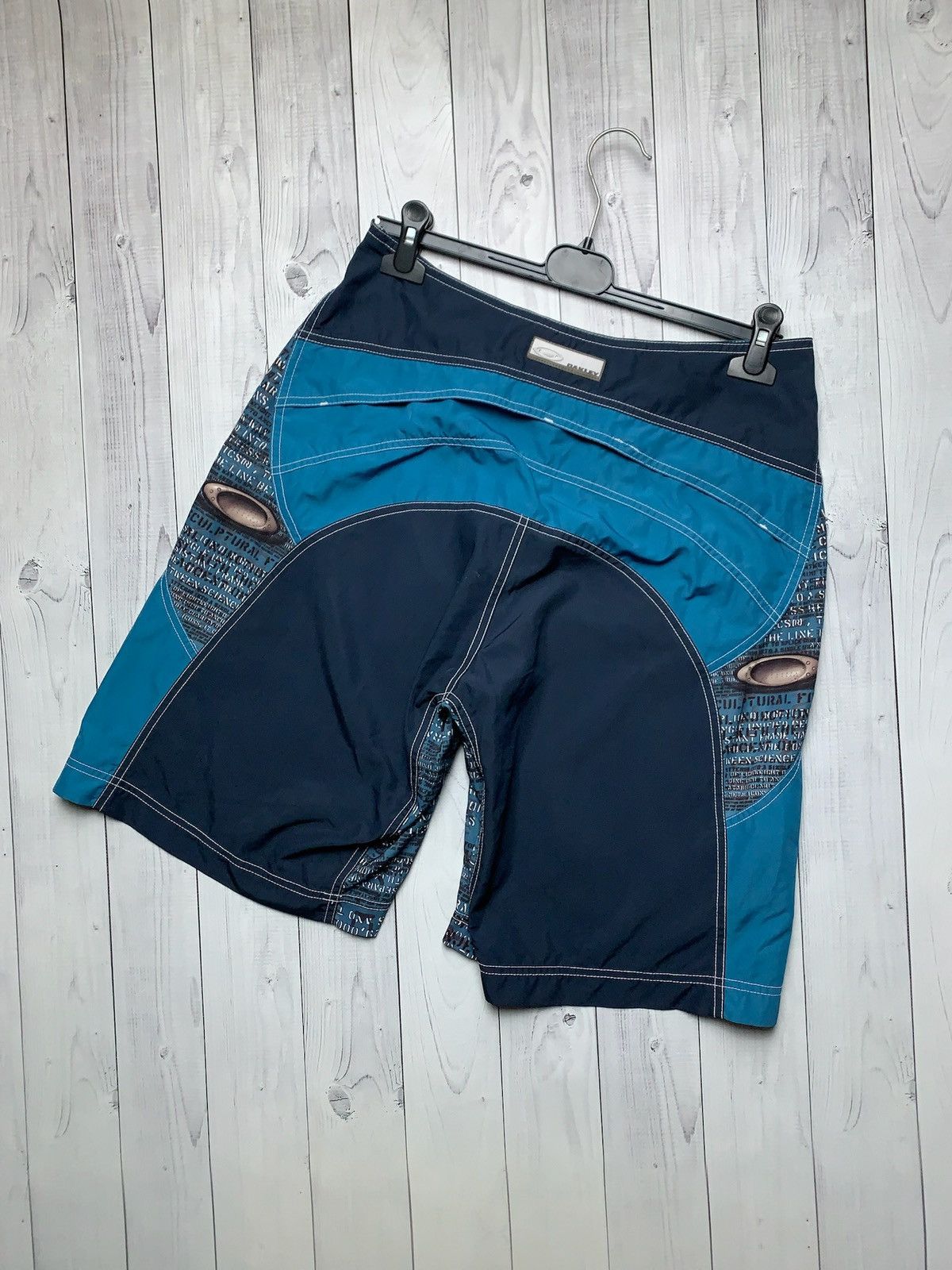 Oakley × Vintage Vintage Oakley logo surf shorts size S logo rare wave Size US S / EU 44-46 / 1 - 1 Thumbnail