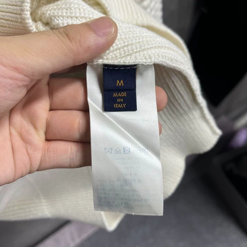 Louis Vuitton Louis Vuitton Off-white embroidered logo knit sweater Size US M / EU 48-50 / 2 - 5 Thumbnail