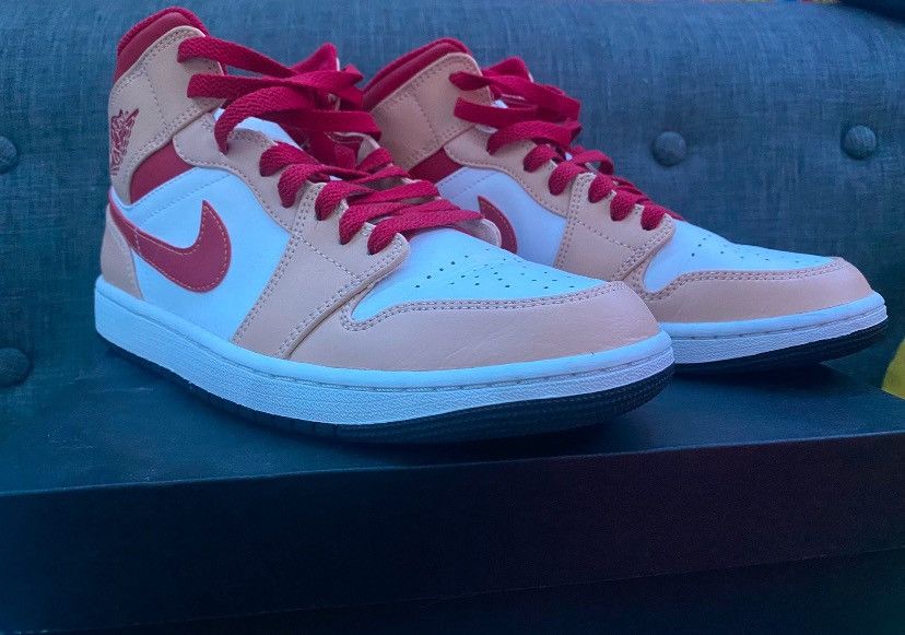 Jordan Brand × Nike Jordan 1 mid Size US 9 / EU 42 - 1 Thumbnail