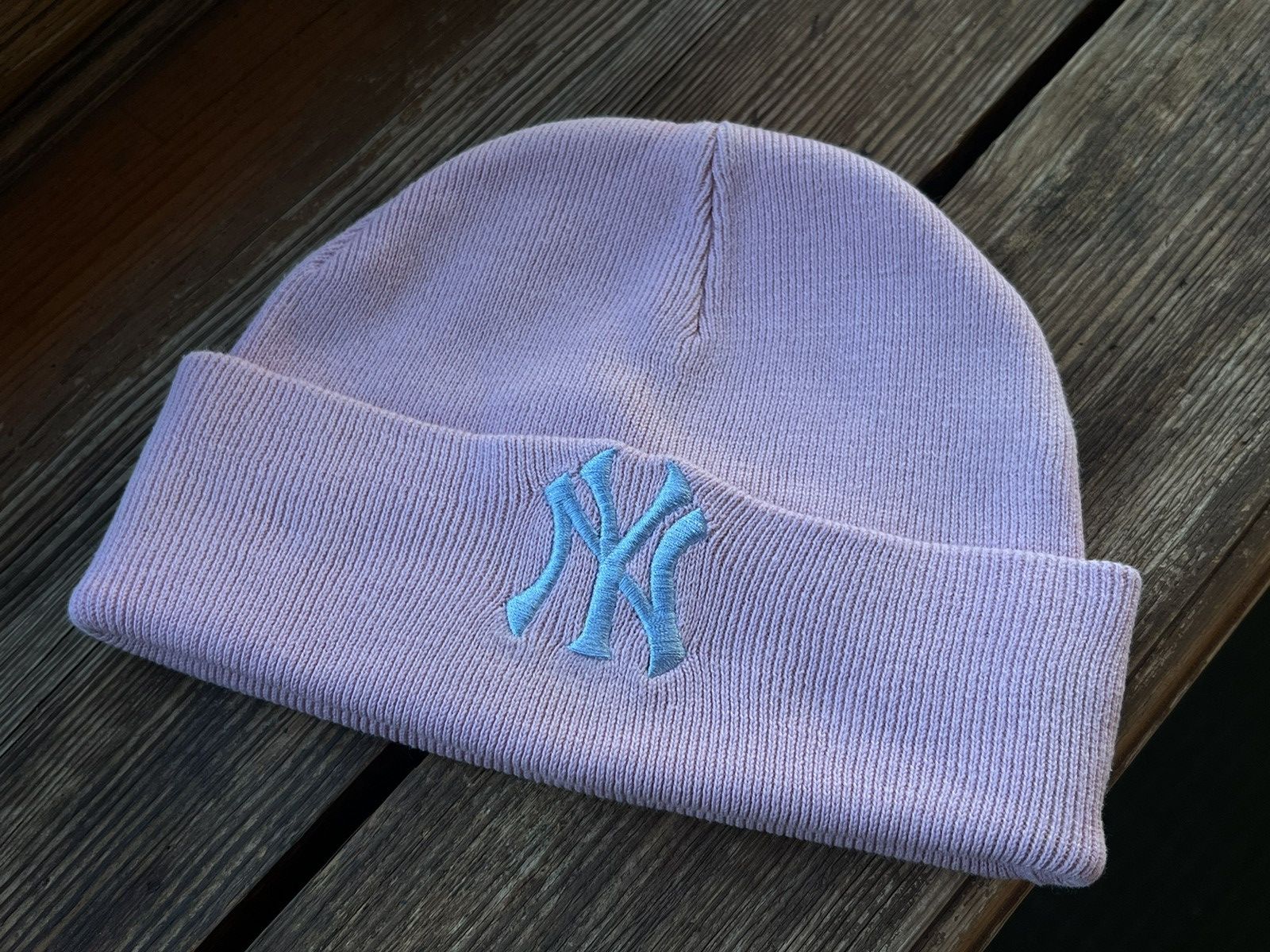 New York Yankees Vintage Y2K New York Yankees New Era Pink Beanie Hat Size ONE SIZE - 5 Thumbnail