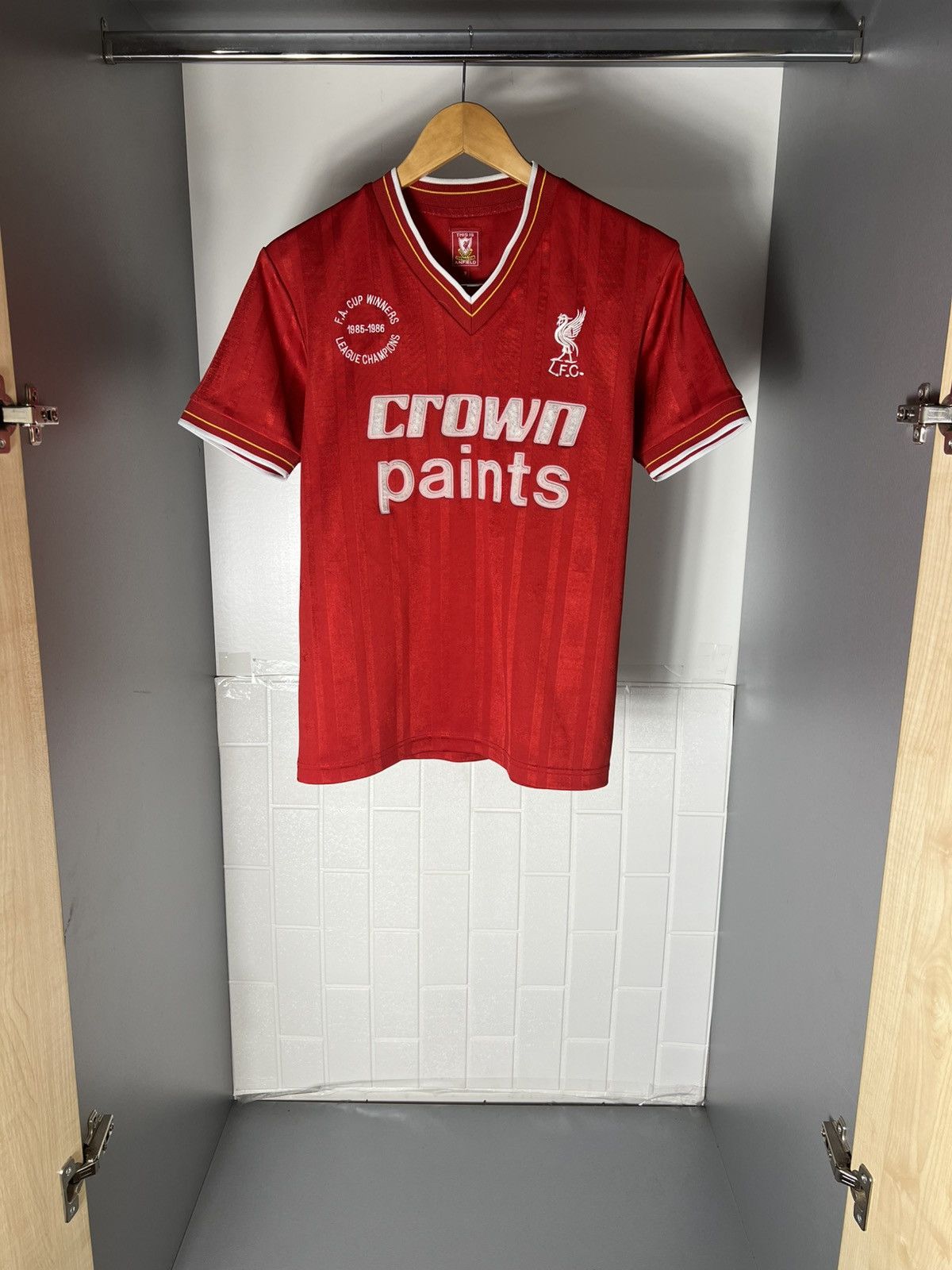 Vintage VERY RARE FC LIVERPOOL ENGLAND SOCCER JERSEY RETRO Y2K 90s Size US S / EU 44-46 / 1 - 1 Thumbnail