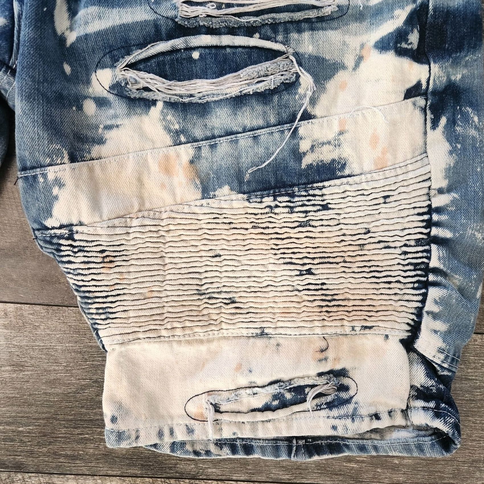 Denime VINTAGE Red Ape Denim Bermuda Shorts Jeans Bleached Blue Ripped Ribbed Hip-Hop 40 Mens Size US 40 / EU 56 - 2 Thumbnail
