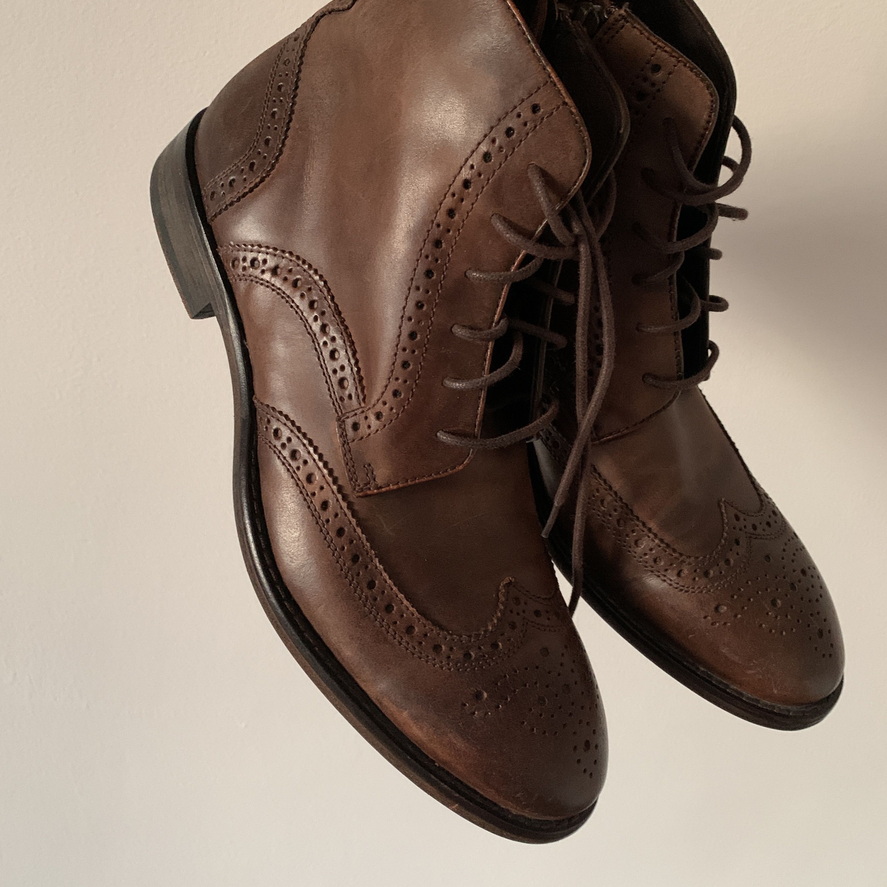 John Varvatos Brown Wingtips (Size 9) John Varvatos brown leather distressed wingtip... | Depop main image 4