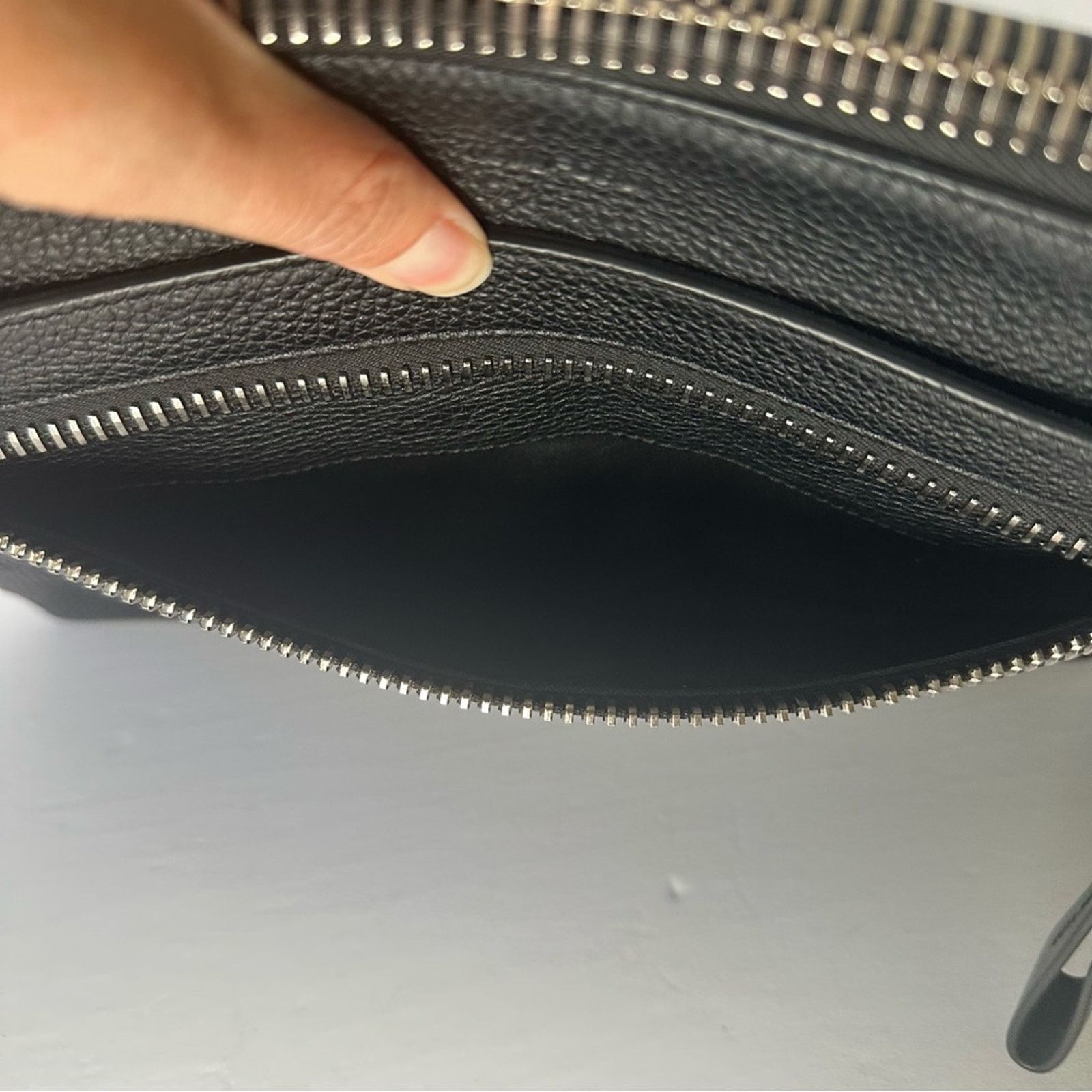 Tom Ford Buckley Leather Big Zip Clutch Black Pebbled Leather Size ONE SIZE - 13 Thumbnail