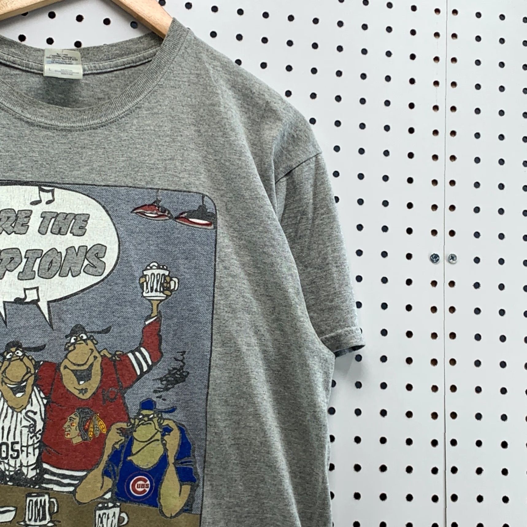 Gildan We Are The Champions Shirt Chicago Teams Bears Blackhawks Cubs Sox Large L Tee Size US L / EU 52-54 / 3 - 3 Thumbnail