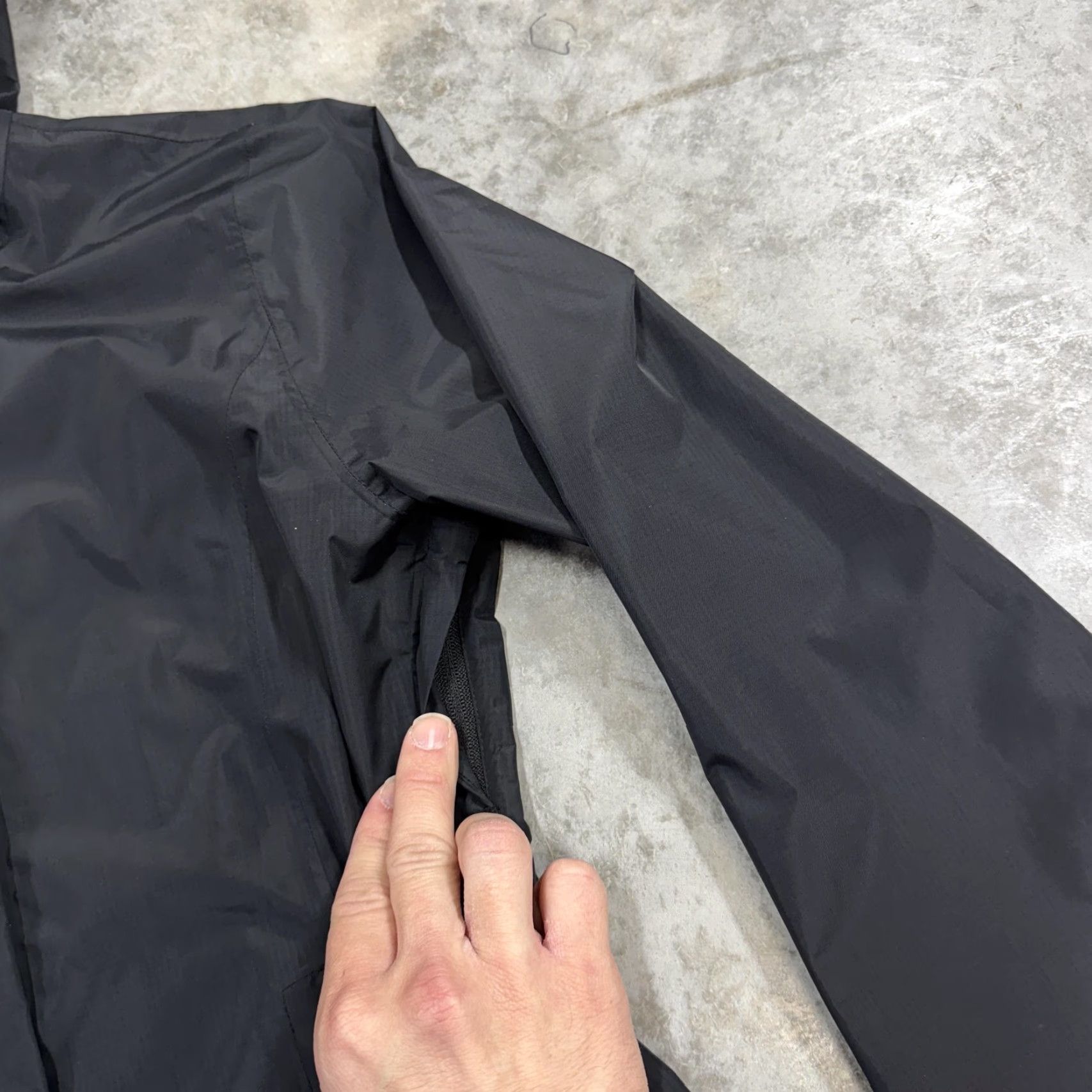 Quince Quince Jacket Womens Small Black Hooded Waterproof Rain Shell Lightweight Size S / US 4 / IT 40 - 2 Thumbnail