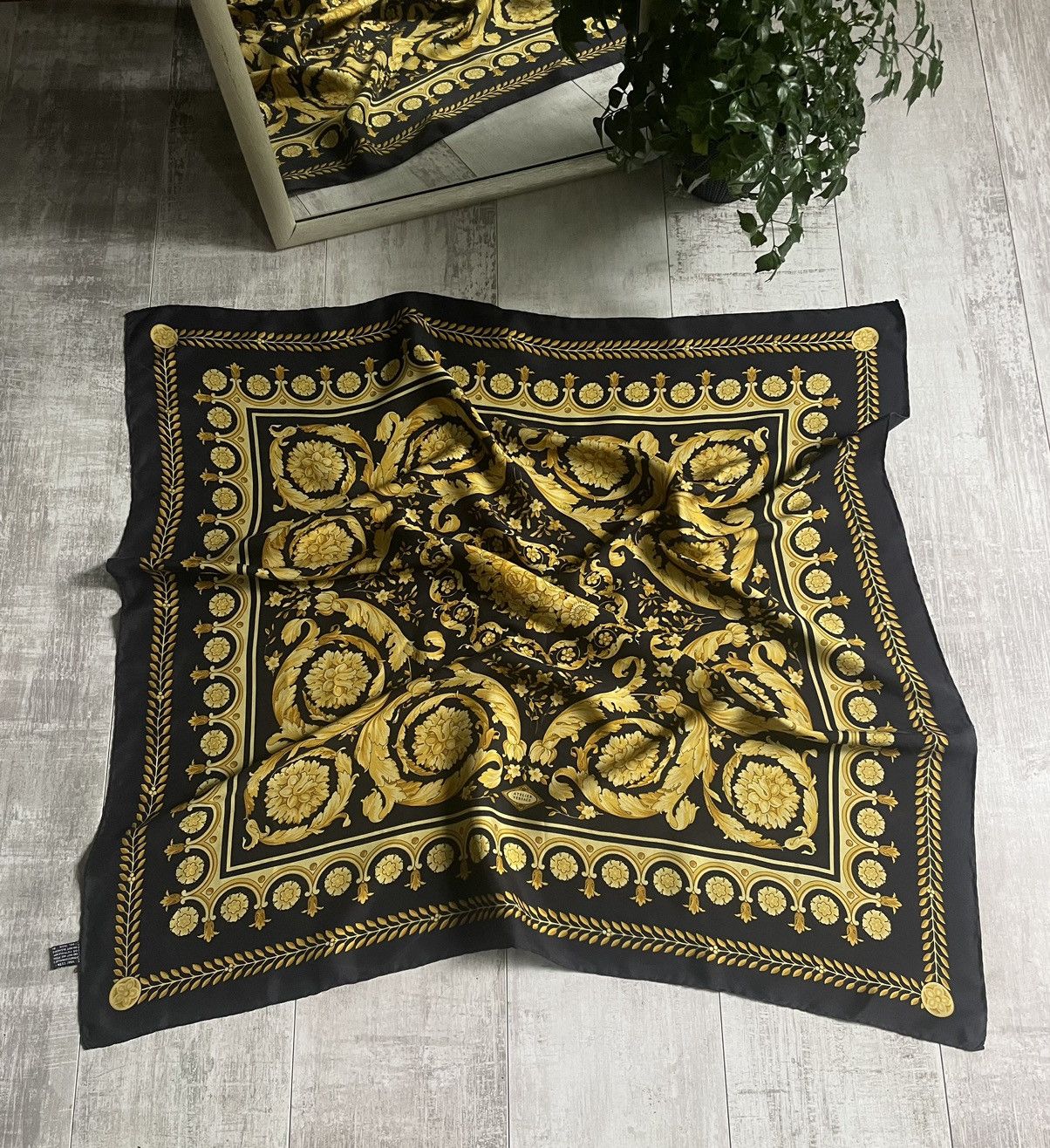 Versace Versace Barocco Silk Scarf Foulard Size ONE SIZE - 1 Thumbnail