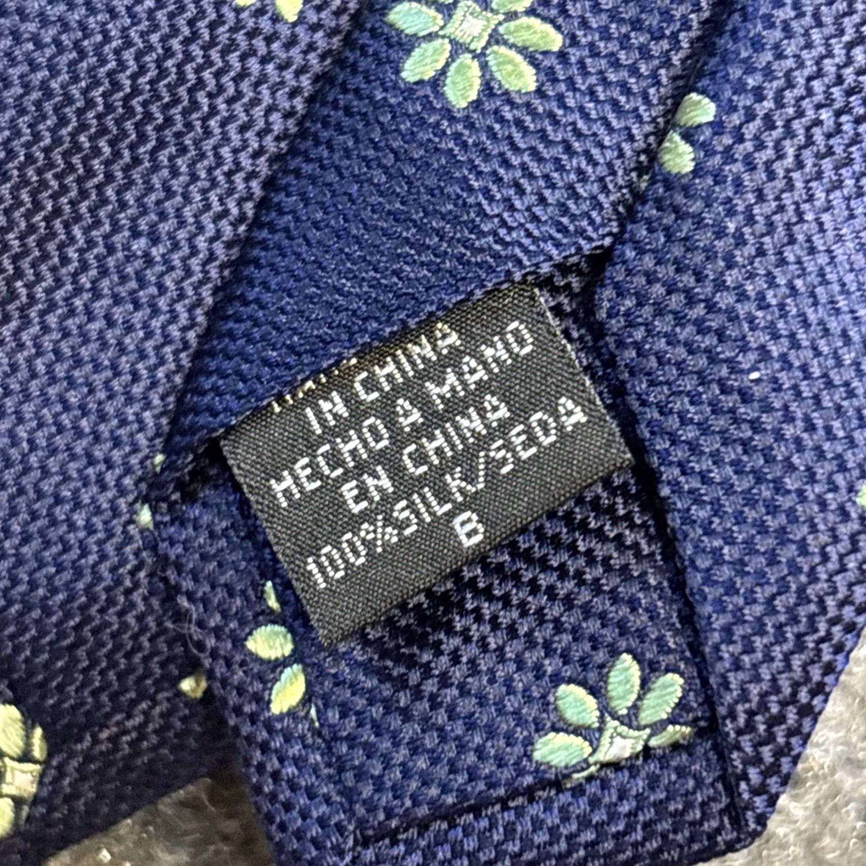 Countess Mara VINTAGE Countess Mara Tie Neck Floral Silk Men’s Blue White, Men, Silk, Floral, Tie, Blue, Vintage, Pre-owned Excellent, Countess Mara Neck Tie Size ONE SIZE - 4 Thumbnail
