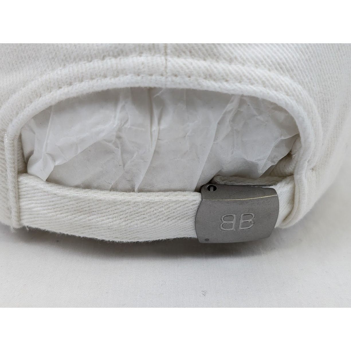 Balenciaga o1rshd1 Q:2 / Size: S / Hat / Cap in White Size ONE SIZE - 11 Thumbnail