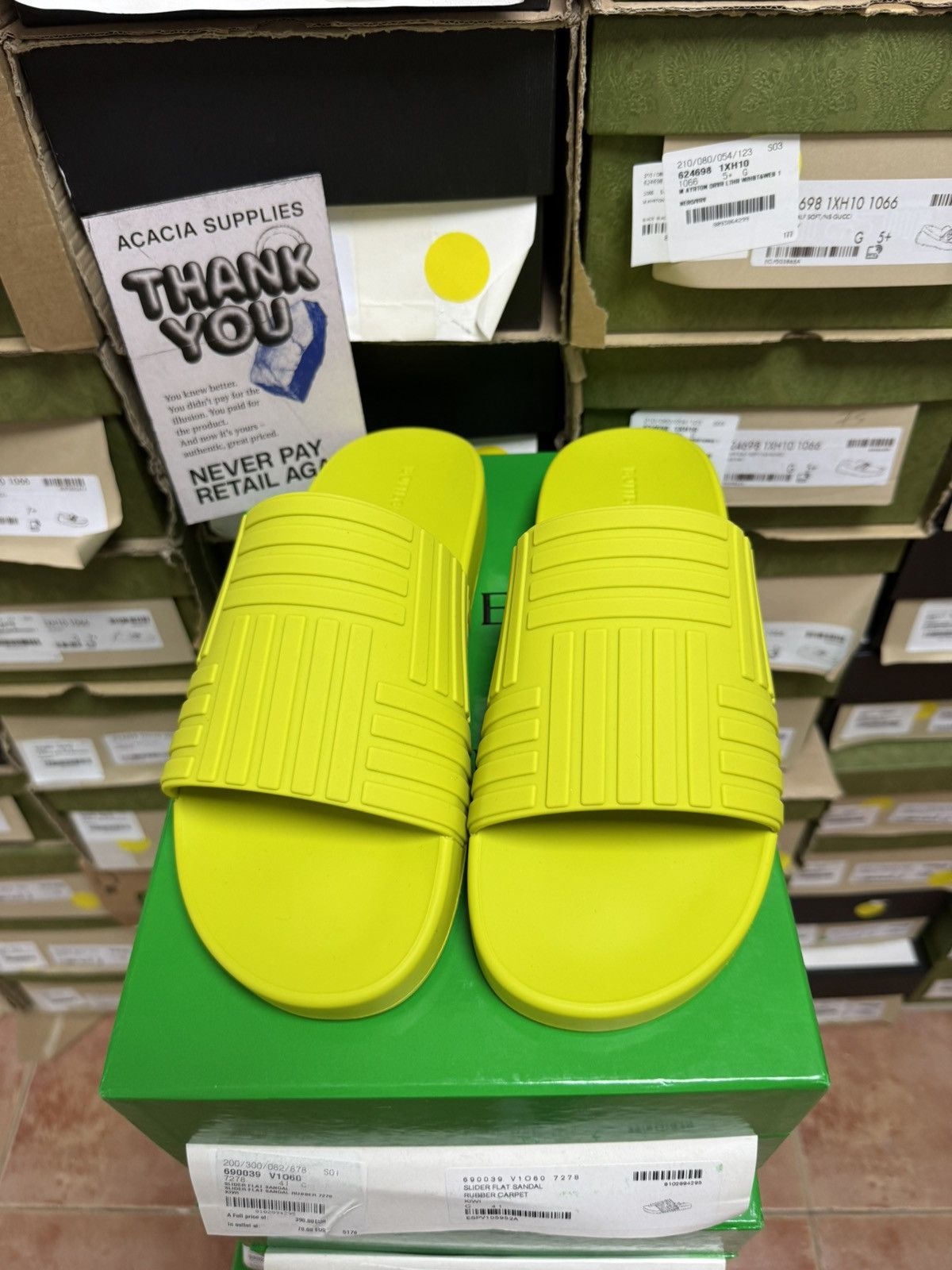 Bottega Veneta Bottega Veneta Embossed Rubber Slides Size US 8 / EU 41 - 2 Thumbnail