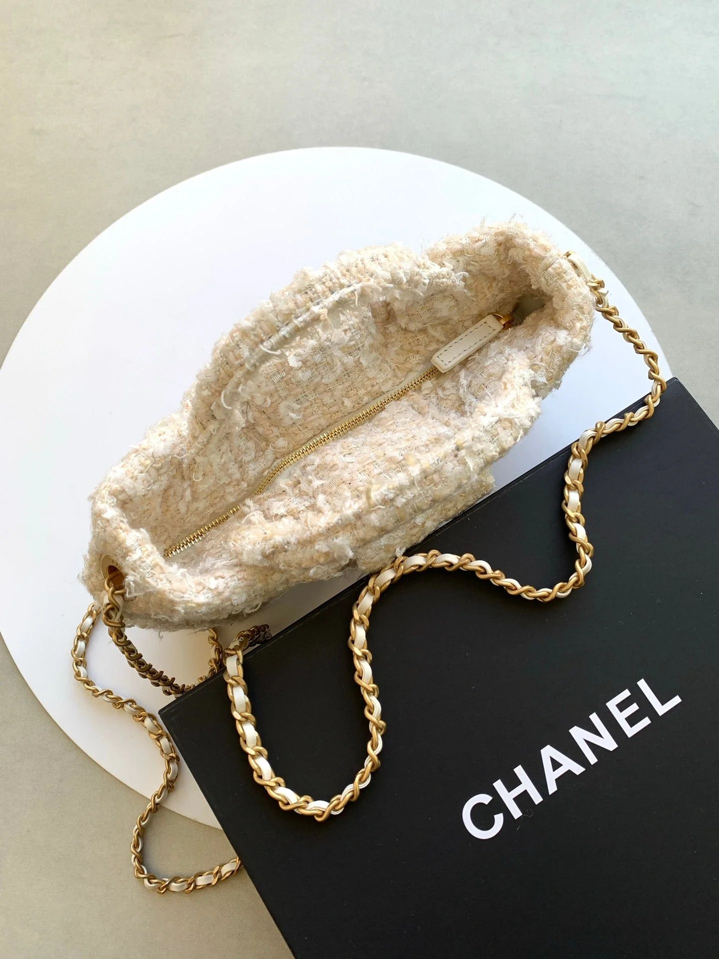 Chanel os11x0126 Size: OS / Bow Handle Bag In Cream Size ONE SIZE - 3 Thumbnail