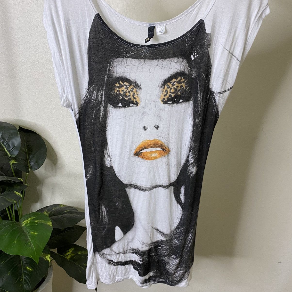 Hysteric Glamour H&M Divided Sexy Graphic Hysterics Glamour Style Women Tee Size XS / US 0-2 / IT 36-38 - 2 Thumbnail