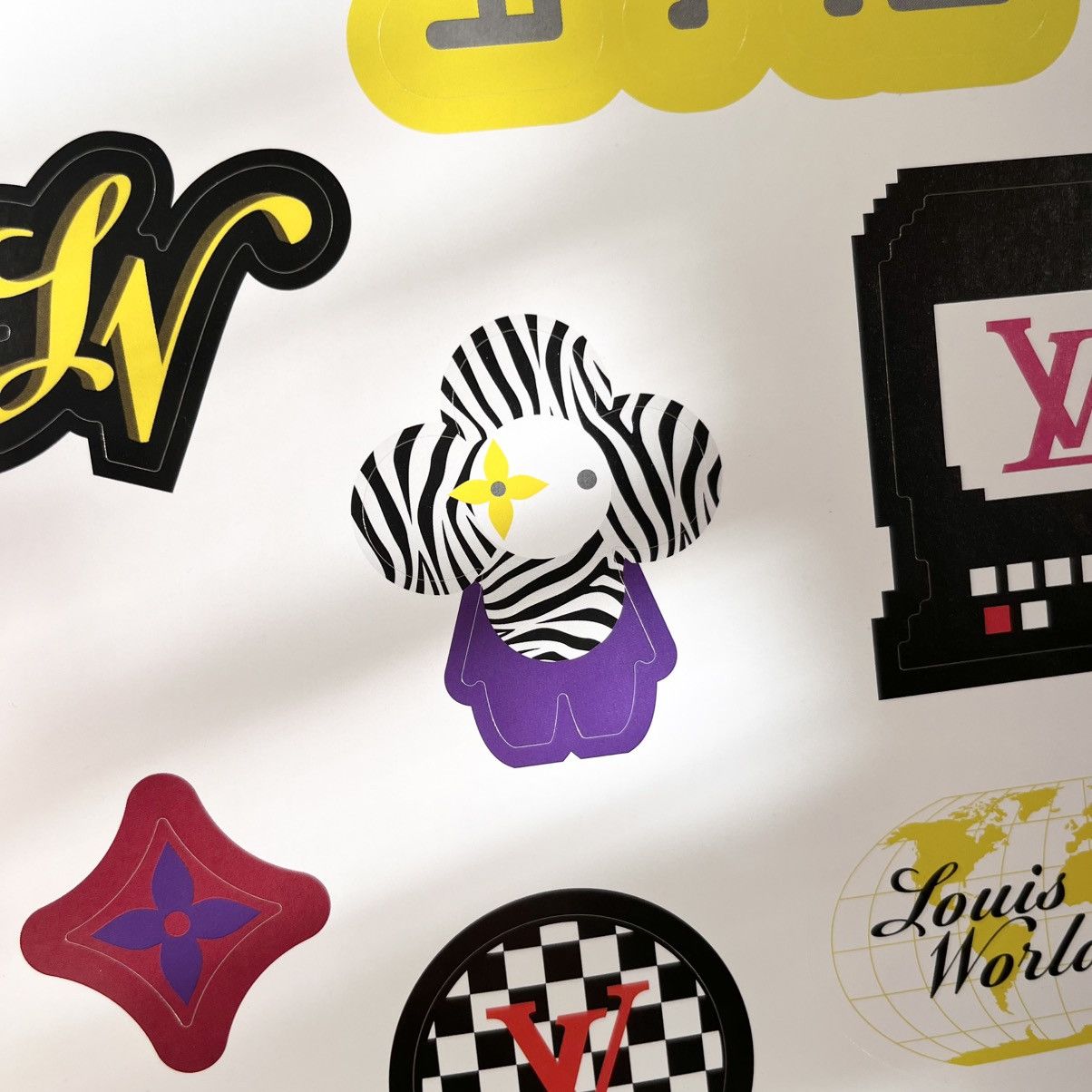 Louis Vuitton Louis Vuitton large sticker sheet Size ONE SIZE - 6 Thumbnail