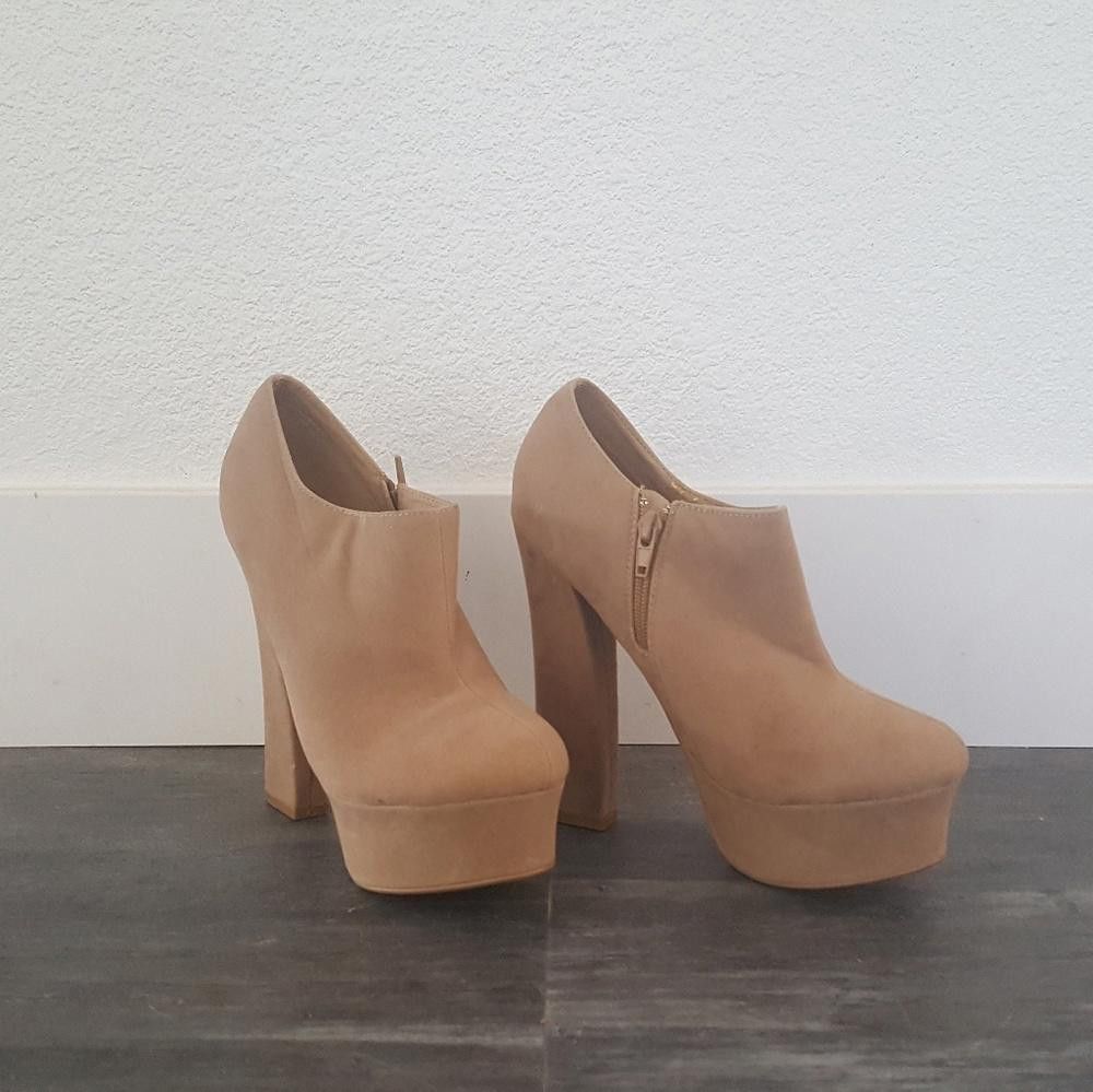 Designer Nude Side Zip Yoki Booties Size US 8 / IT 38 - 2 Thumbnail