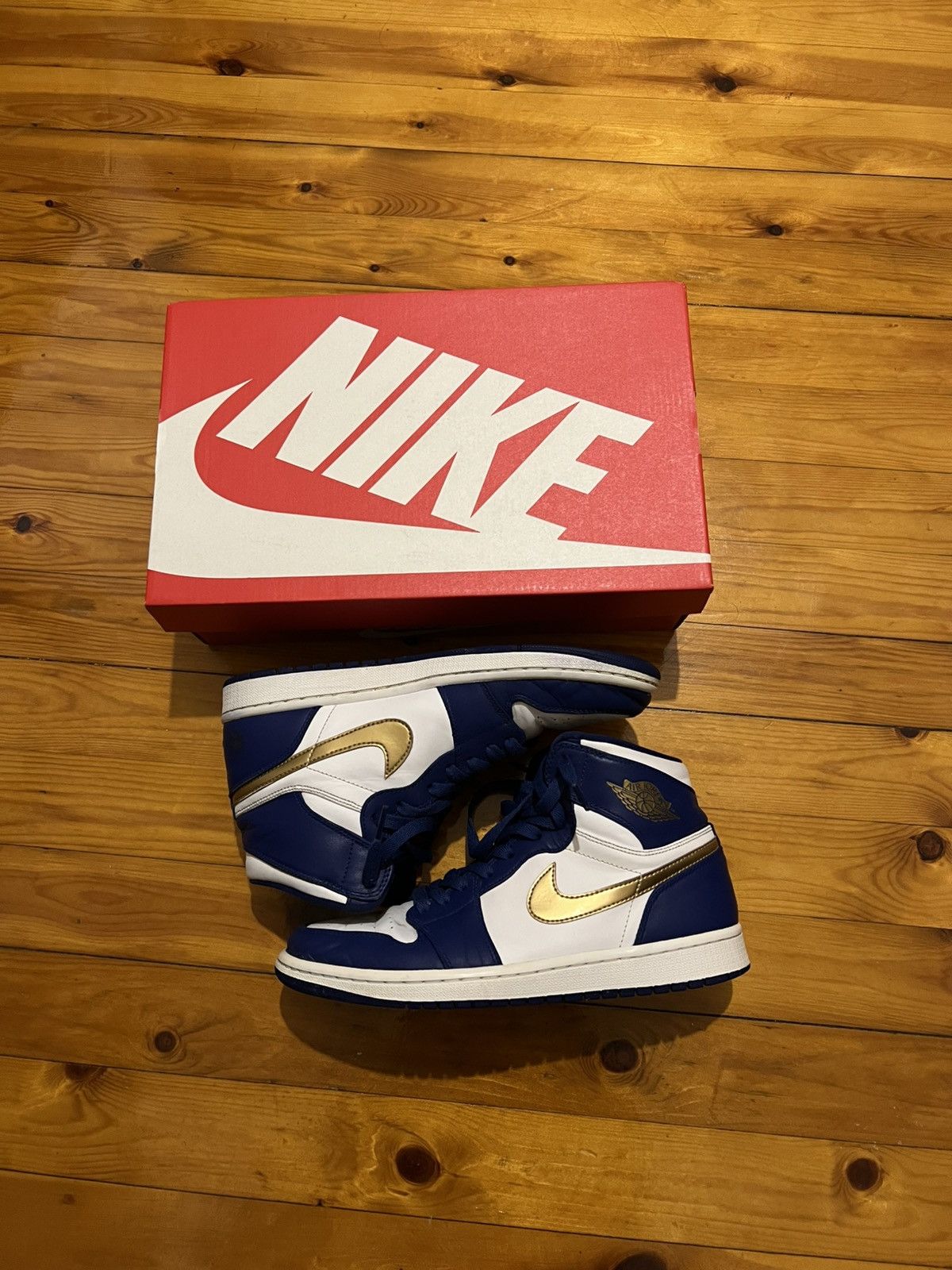 Jordan Brand × Nike Rare Nike Air Jordan 1 High Retro Gold Medal Size US 8 / EU 41 - 1 Thumbnail