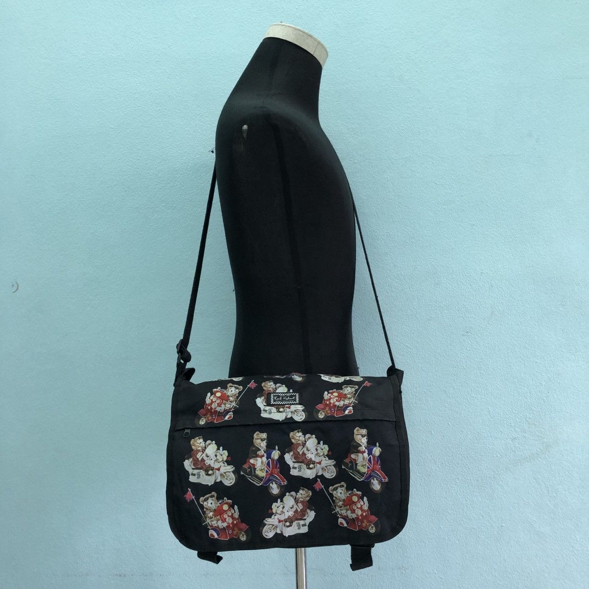 Karl Helmut KARL HELMUT BEAR PRINTED MESSENGER CROSSBODY BAG Size ONE SIZE - 10 Thumbnail