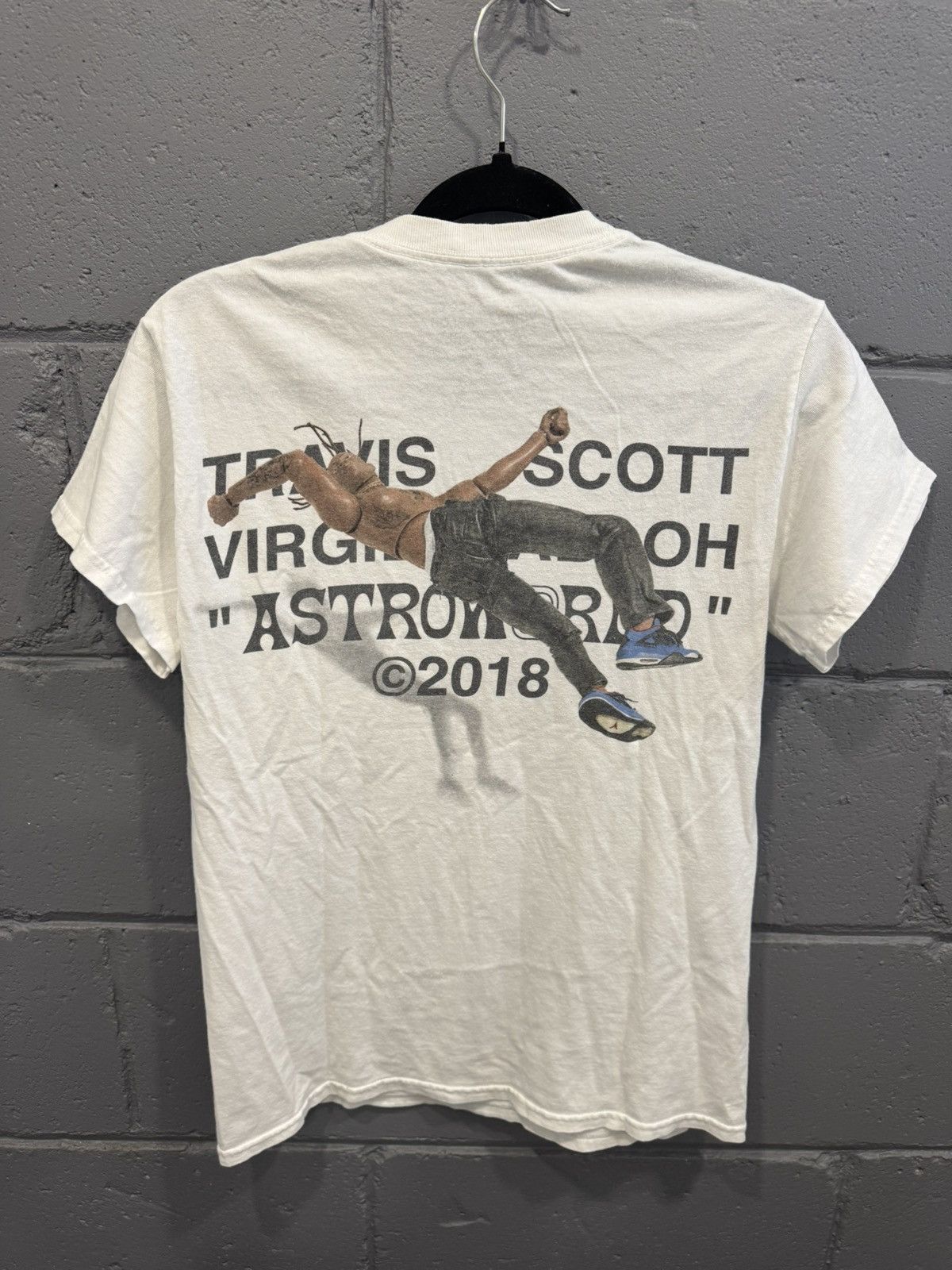 Travis Scott × Virgil Abloh Travis Scott x Virgil Abloh “HANGING BY A THREAD” T-Shirt Size US S / EU 44-46 / 1 - 1 Thumbnail