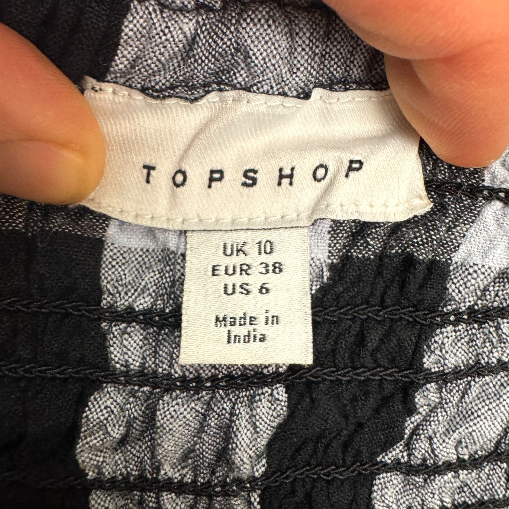 Topshop Topshop Blouse Shirt Womens 6 Black White Plaid Off Shoulder Puff Sleeve Smocked Casual Knit Rayon Cotton Button Pullover Regular Fit Adult Womens Size M / US 6-8 / IT 42-44 - 5 Thumbnail