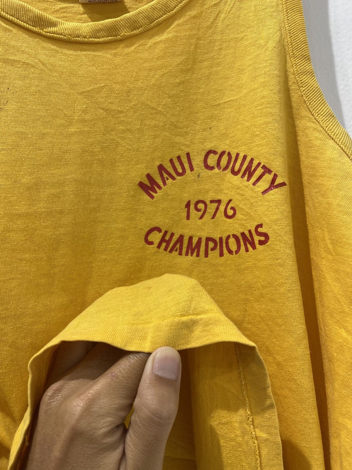 Vintage Vintage 70s Tank Top Maui County Champions Hawaiian T-Shirt Size US M / EU 48-50 / 2 - 5 Thumbnail