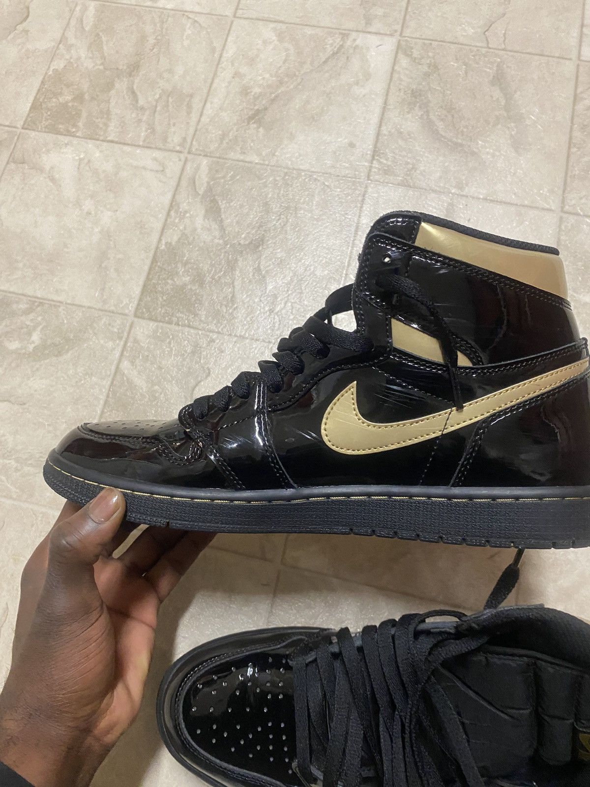 Jordan Brand Jordan 1 Retro High Black Metallic Gold (2020)s Size US 11 / EU 44 - 4 Thumbnail