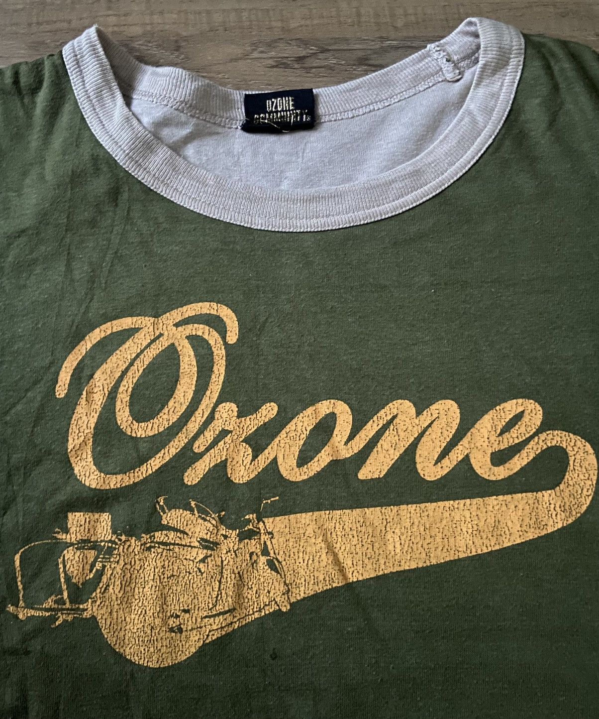 OZONE COMMUNITY 90s Souvenir Shirt