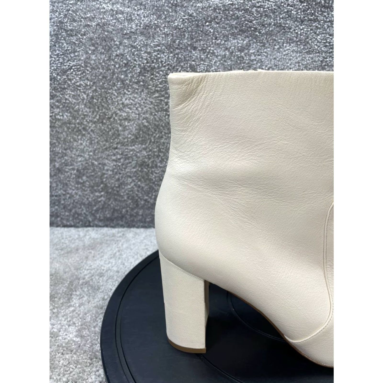 Vince Vince Womens Bootie Size 11 M White Leather Ankle Round Toe Side Zip Heel Bootie Size US 11 / IT 41 - 3 Thumbnail