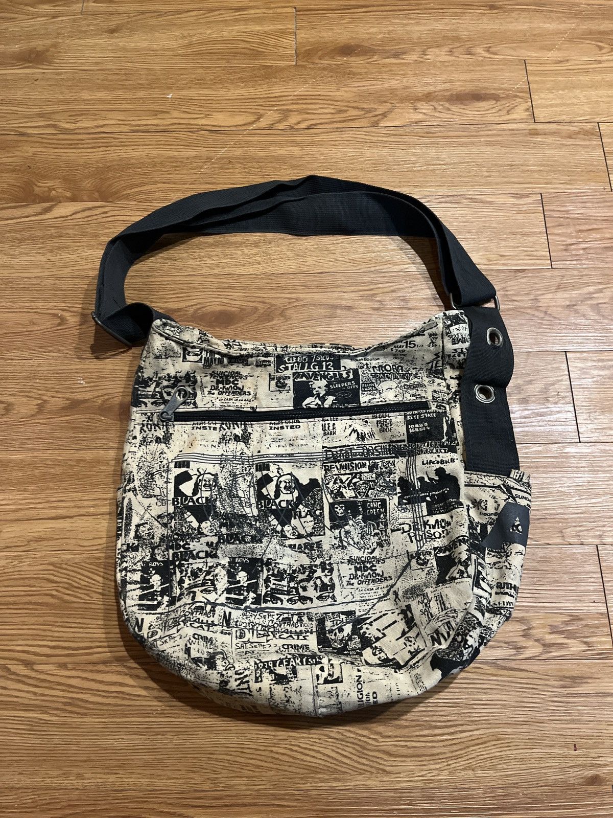 Vintage vintage y2k punk band tote bag Size ONE SIZE - 1 Thumbnail