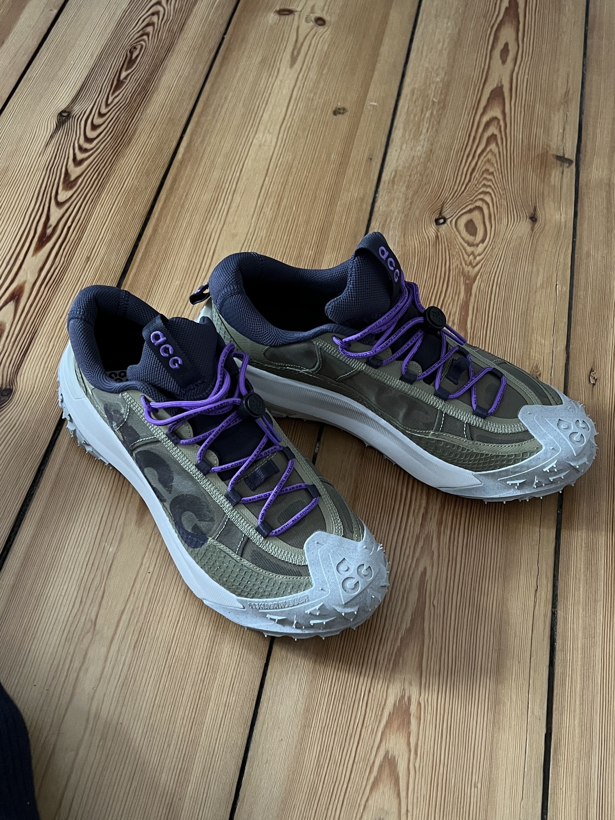 mountain fly nike acg