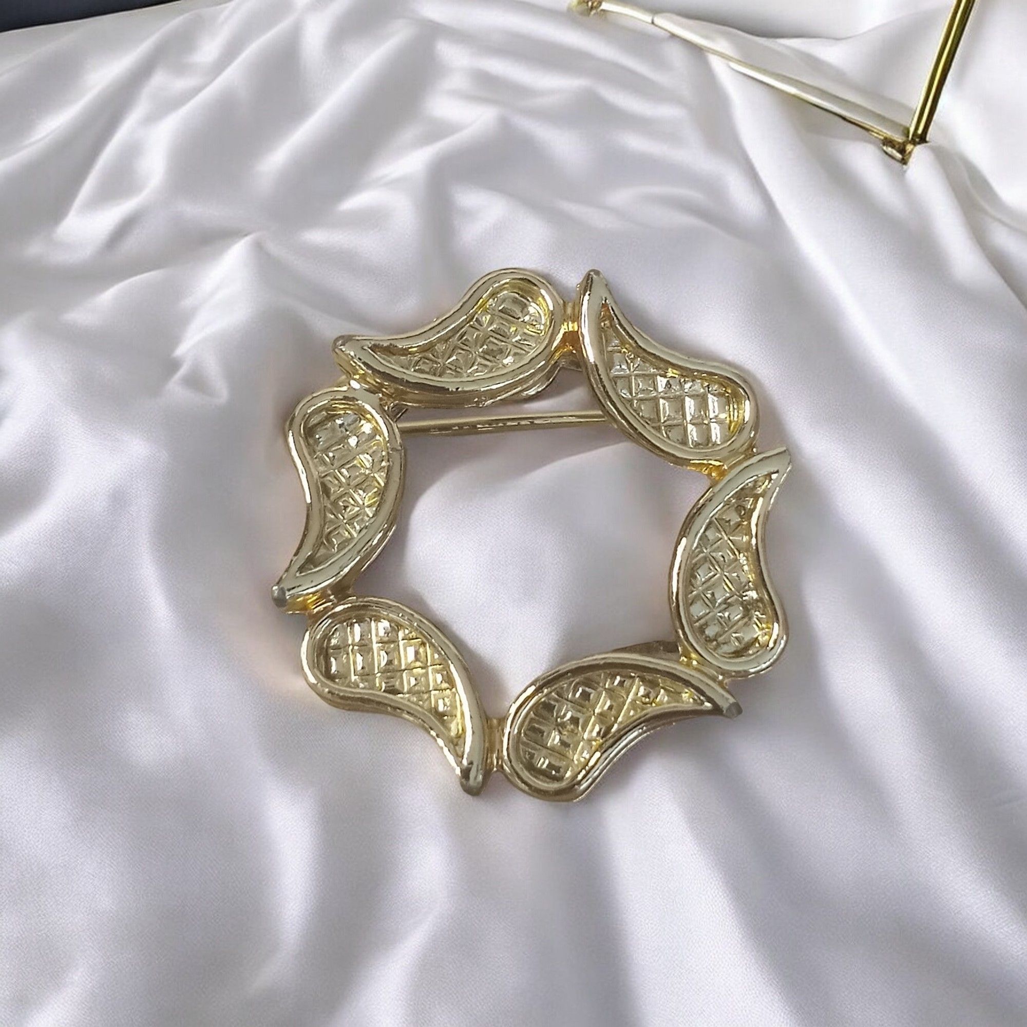 Vintage Vintage Gold Gerry Brooch Size ONE SIZE - 1 Thumbnail