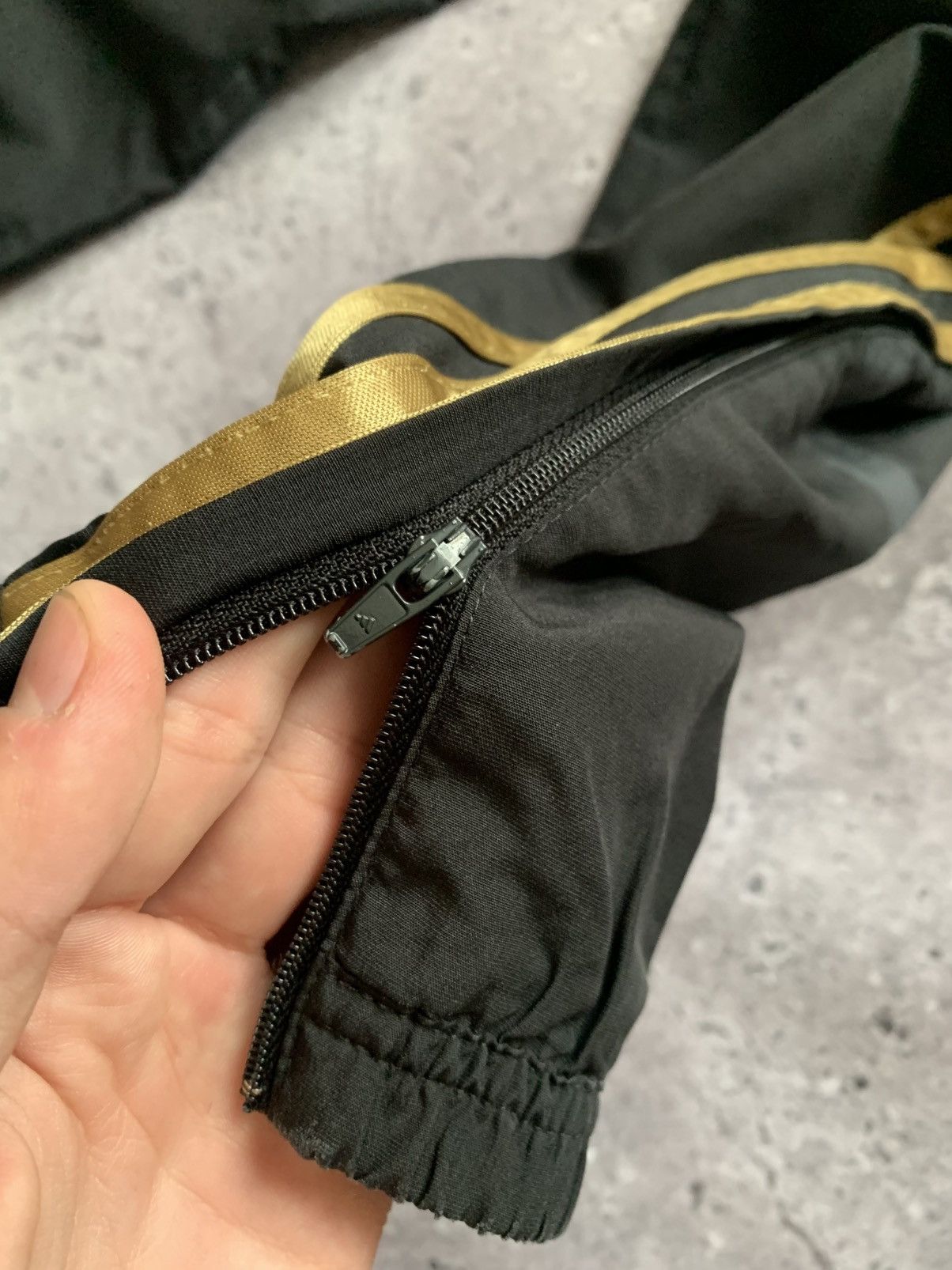 Adidas 🔥ADIDAS AC MILAN DRILL BLOCKCORE NYLON SWEATPANTS Size US 31 - 11 Thumbnail