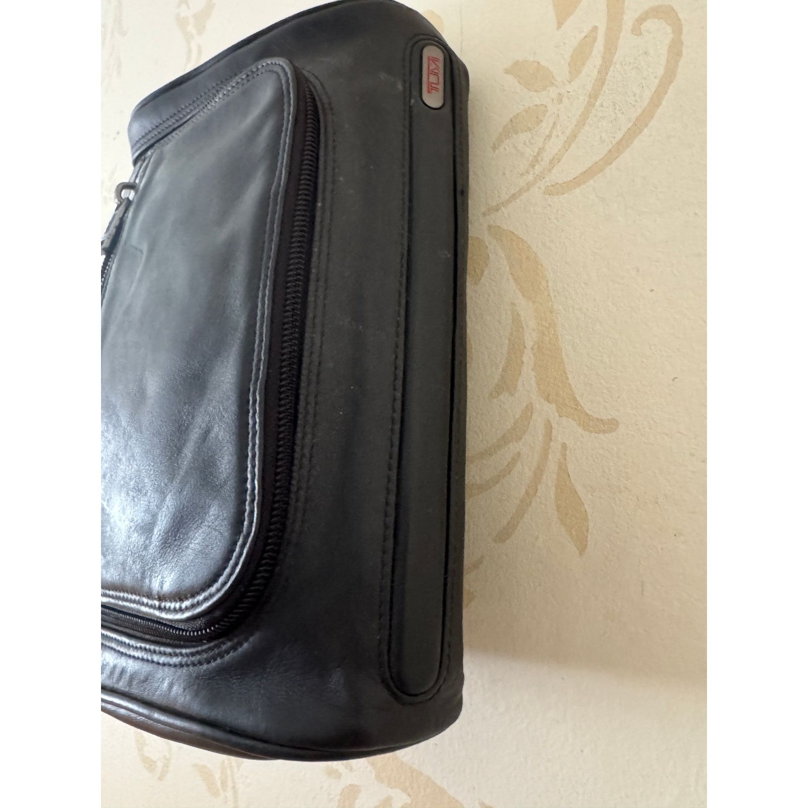 Tumi Copied - Tumi Men's Leather Toiletry Bag Size ONE SIZE - 1 Thumbnail