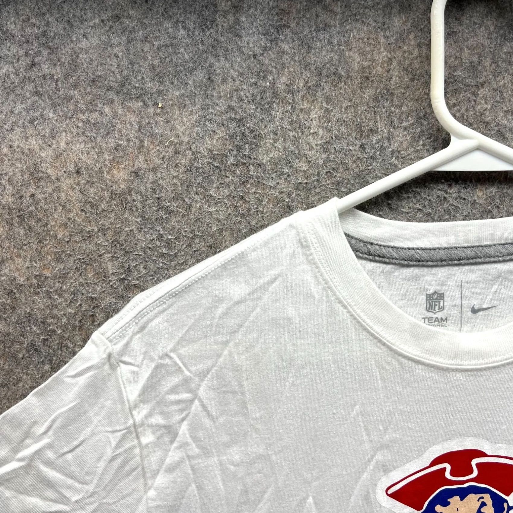 Nike Nike Shirt Men Small White Crewneck New England Patriots 1979 Retro Vintage Shirt Mens Small White Nike Crewneck Patriots 1979 Retro Size US S / EU 44-46 / 1 - 7 Thumbnail