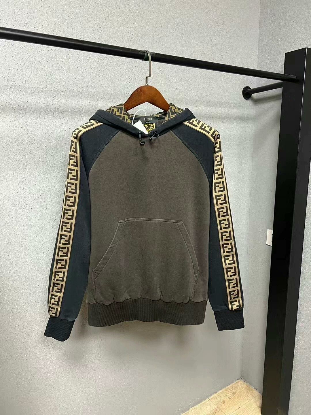 Fendi Fendi Hooded Sweatshirt with Logo Trim Size US M / EU 48-50 / 2 - 1 Thumbnail