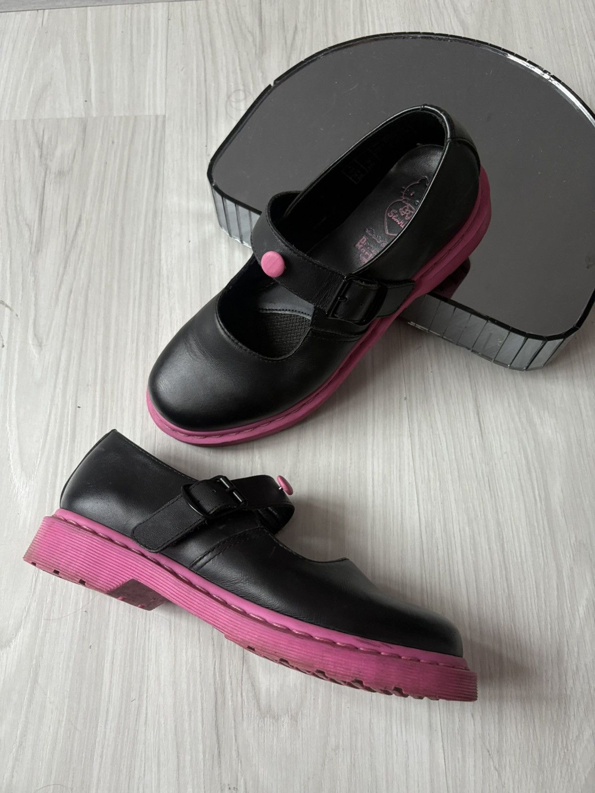 Dr. Martens Dr Martens x Hello Kitty 2010 mary janes Size US 11 / IT 41 - 10 Thumbnail