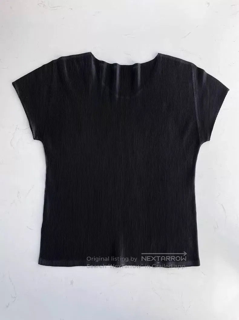 Issey Miyake Issey Miyake Pleated Short Sleeve T-Shirt Size S / US 4 / IT 40 - 4 Thumbnail