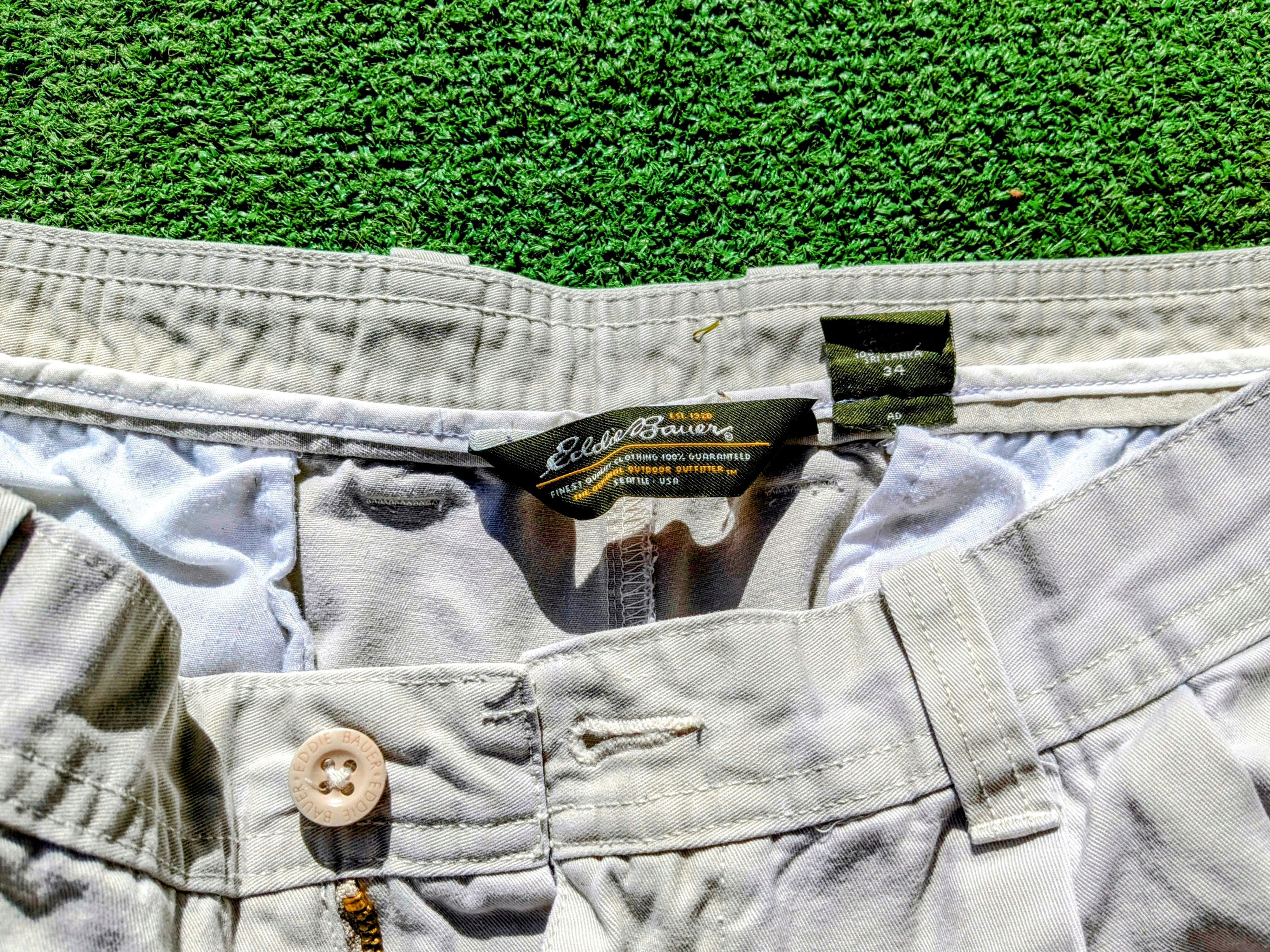 Eddie Bauer Eddie Bauer Pleated Shorts Light Khaki Casual Outdoors Hike Size US 34 / EU 50 - 4 Thumbnail