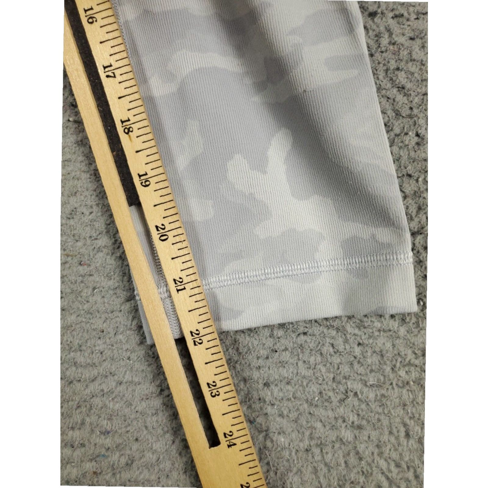 Lululemon Lululemon Womens Gray Camouflage Capri Pants Ladies Size 6 Extra Large XL Size 28" / US 6 / IT 42 - 4 Thumbnail