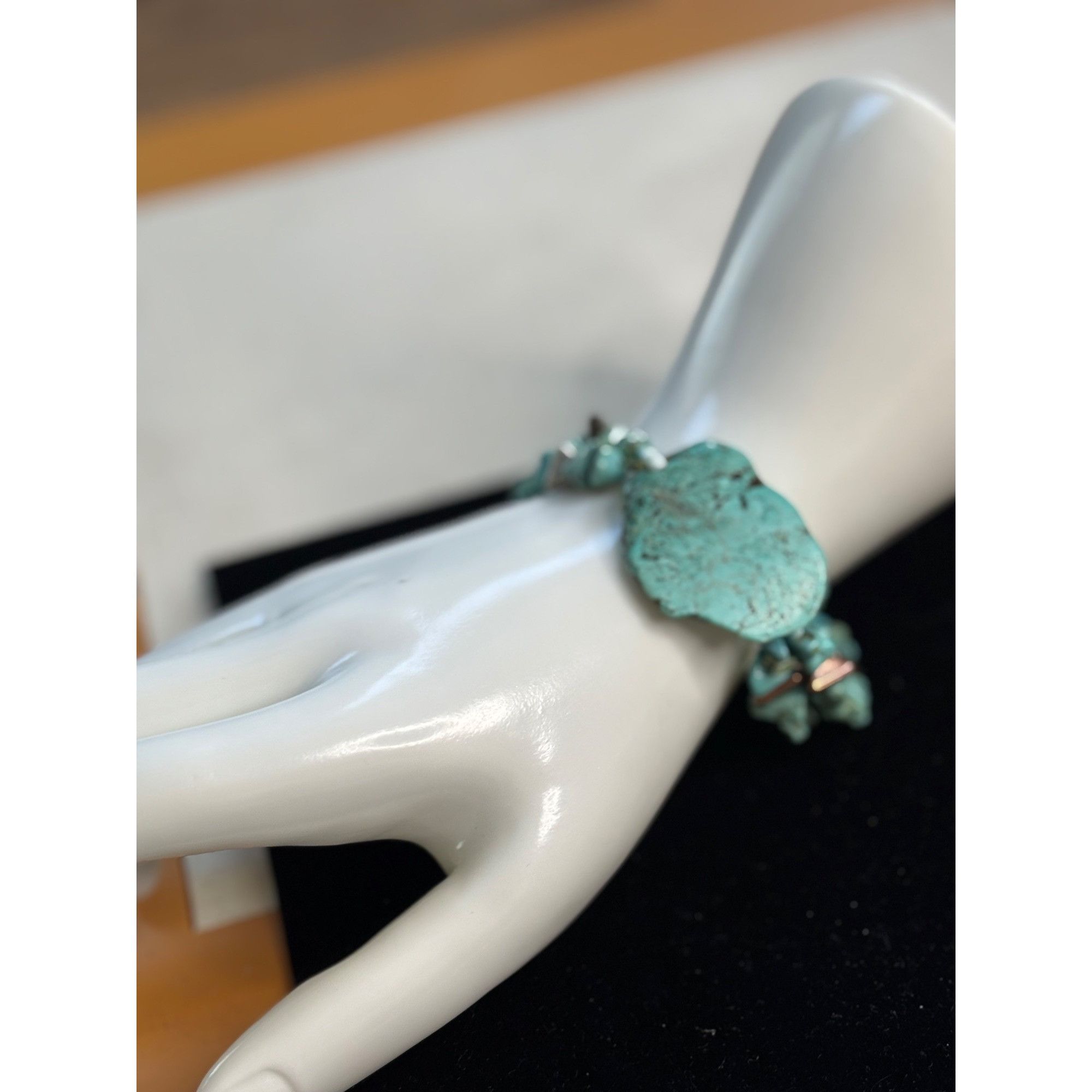Other Turquoise Gemstone Beaded Bracelet With Large Center Stone & Size ONE SIZE - 6 Thumbnail