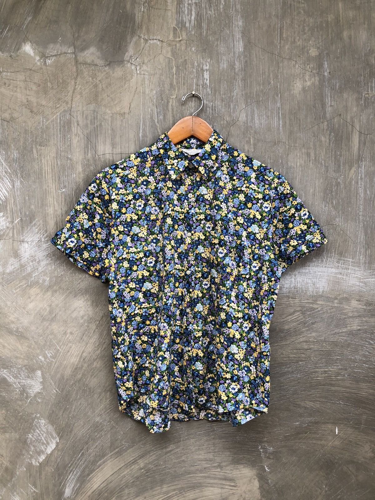 Gsenbarg Floral Pattern Women Button Up Shirt